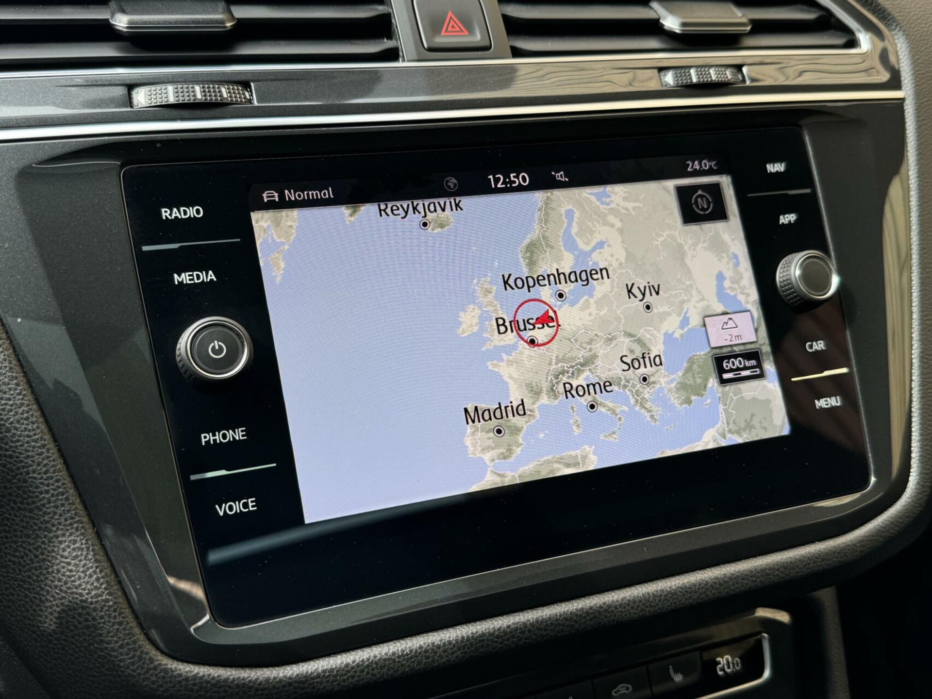 Volkswagen Tiguan Allspace 1.5 TSI R-line DSG | Panoramadak | Apple CarPlay | Navigatiesysteem | 19 inch velgen | Parkeersensoren voor en achter | Achteruitrijcamera 40045955-11.jpg | Timcars.nl