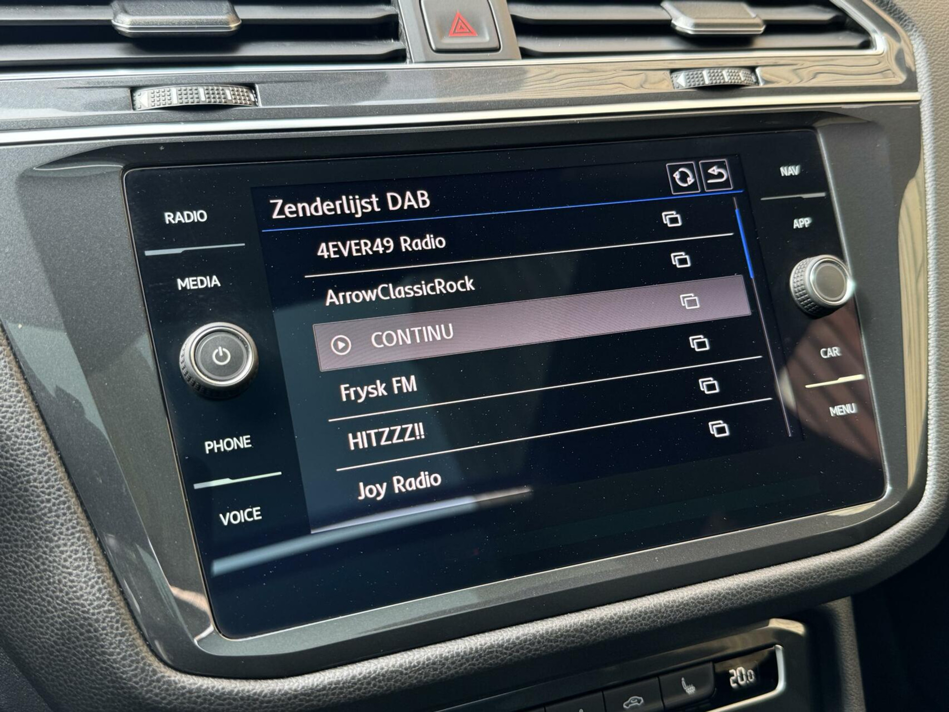 Volkswagen Tiguan Allspace 1.5 TSI R-line DSG | Panoramadak | Apple CarPlay | Navigatiesysteem | 19 inch velgen | Parkeersensoren voor en achter | Achteruitrijcamera 40045955-14.jpg | Timcars.nl