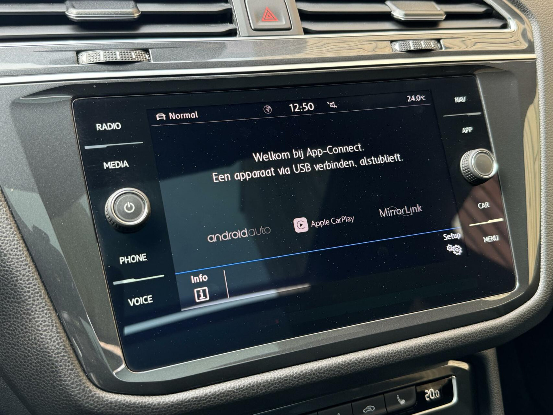 Volkswagen Tiguan Allspace 1.5 TSI R-line DSG | Panoramadak | Apple CarPlay | Navigatiesysteem | 19 inch velgen | Parkeersensoren voor en achter | Achteruitrijcamera 40045955-17.jpg | Timcars.nl