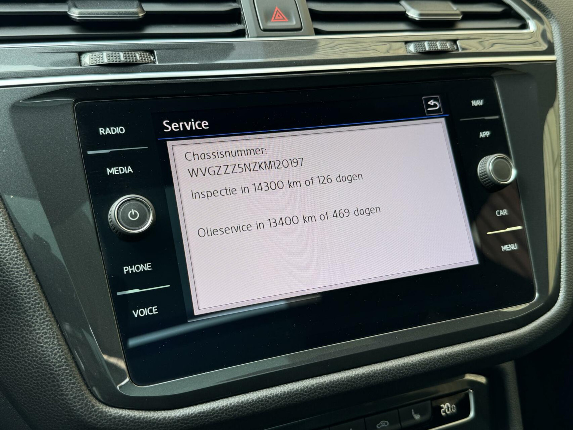 Volkswagen Tiguan Allspace 1.5 TSI R-line DSG | Panoramadak | Apple CarPlay | Navigatiesysteem | 19 inch velgen | Parkeersensoren voor en achter | Achteruitrijcamera 40045955-20.jpg | Timcars.nl