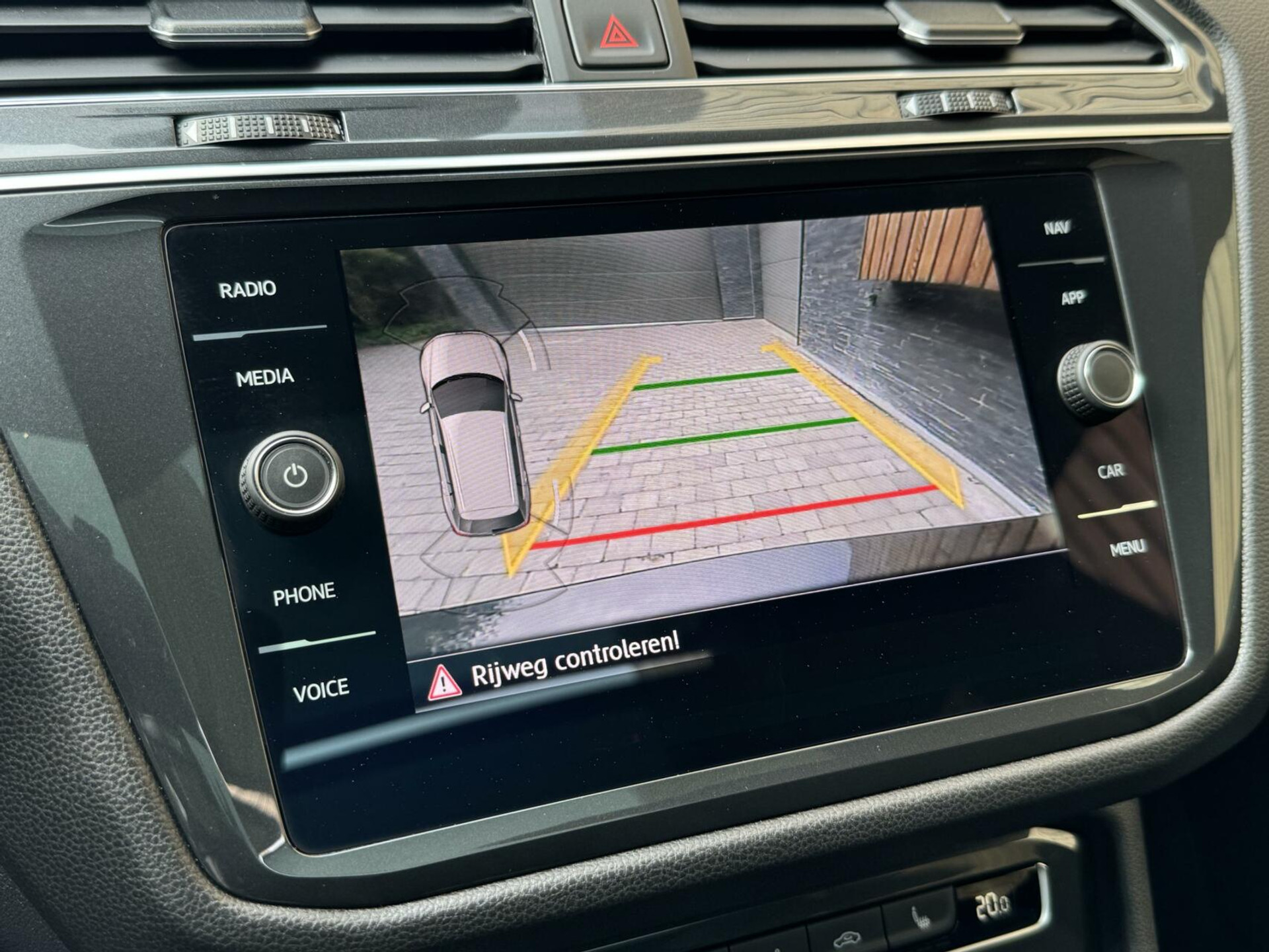 Volkswagen Tiguan Allspace 1.5 TSI R-line DSG | Panoramadak | Apple CarPlay | Navigatiesysteem | 19 inch velgen | Parkeersensoren voor en achter | Achteruitrijcamera 40045955-21.jpg | Timcars.nl