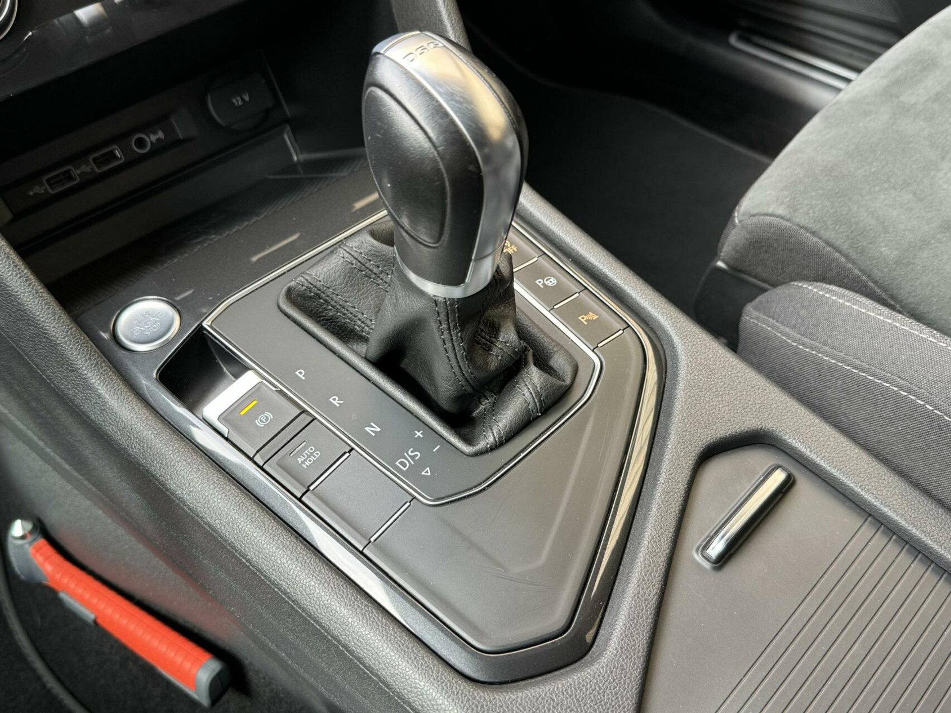 Volkswagen Tiguan Allspace 1.5 TSI R-line DSG | Panoramadak | Apple CarPlay | Navigatiesysteem | 19 inch velgen | Parkeersensoren voor en achter | Achteruitrijcamera 40045955-23.jpg | Timcars.nl