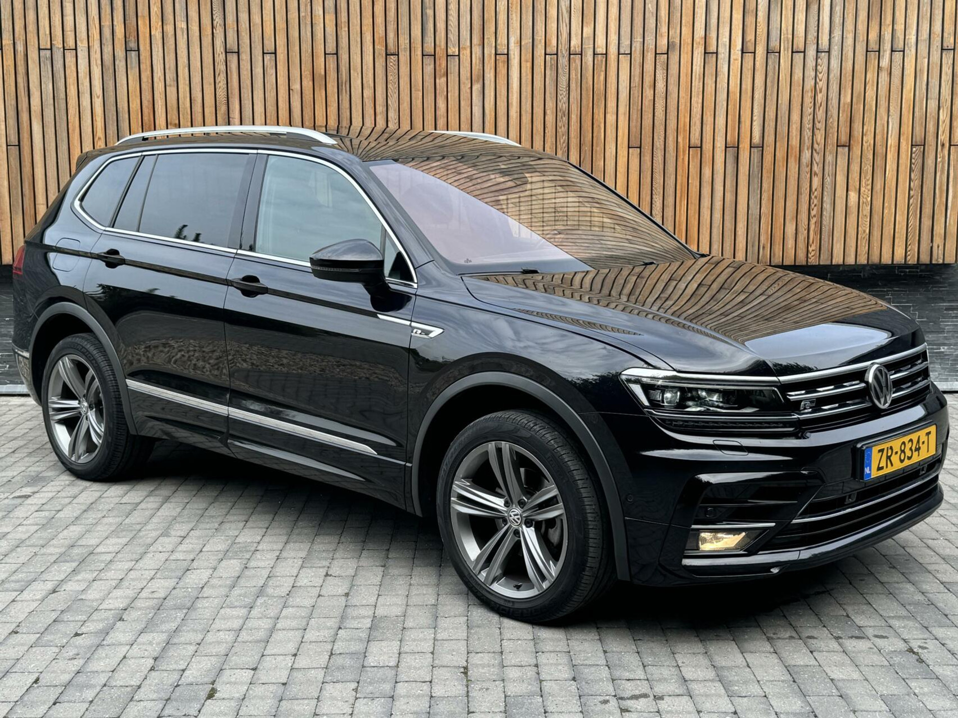 Volkswagen Tiguan Allspace 1.5 TSI R-line DSG | Panoramadak | Apple CarPlay | Navigatiesysteem | 19 inch velgen | Parkeersensoren voor en achter | Achteruitrijcamera 40045955-27.jpg | Timcars.nl