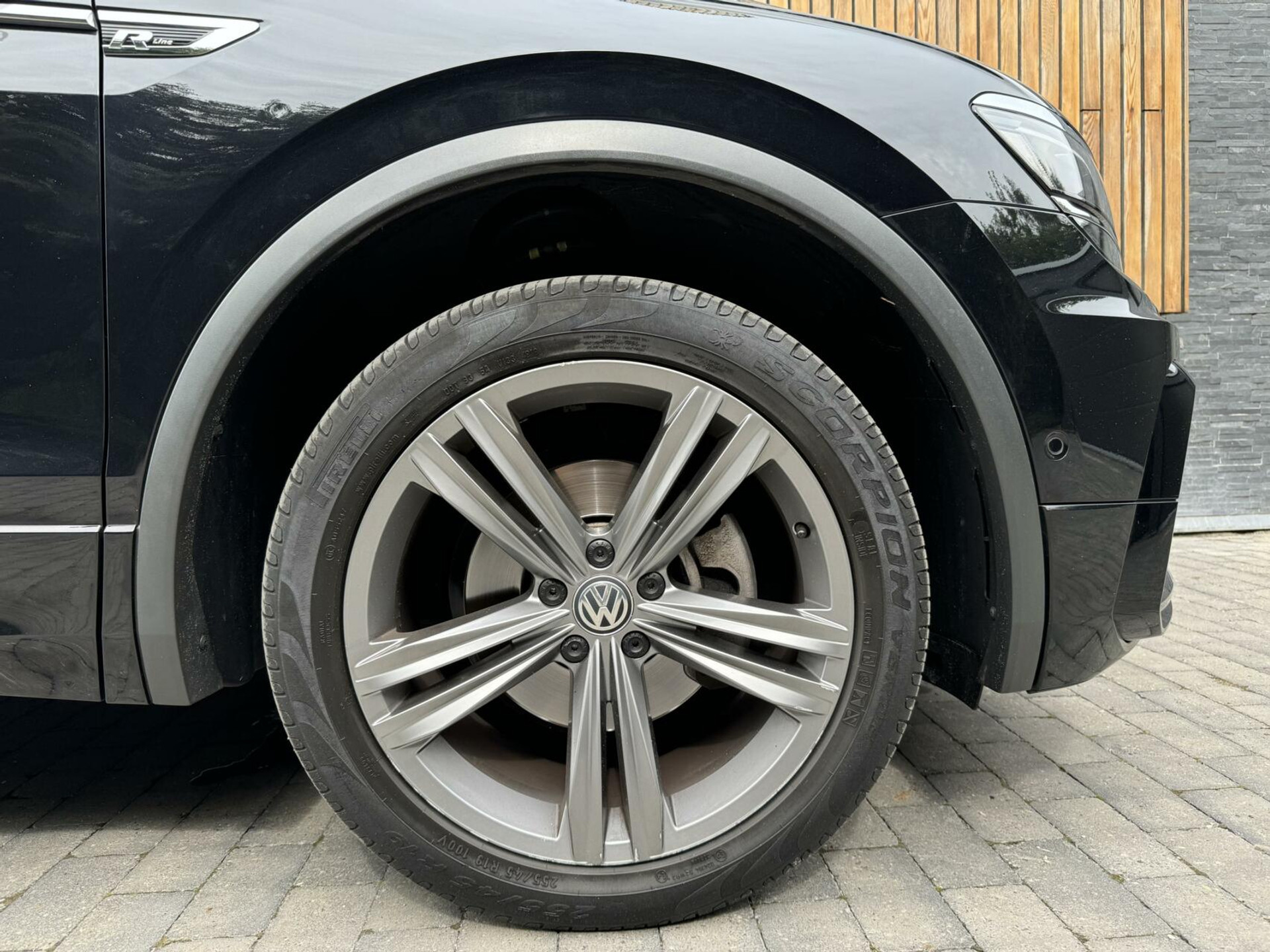 Volkswagen Tiguan Allspace 1.5 TSI R-line DSG | Panoramadak | Apple CarPlay | Navigatiesysteem | 19 inch velgen | Parkeersensoren voor en achter | Achteruitrijcamera 40045955-28.jpg | Timcars.nl