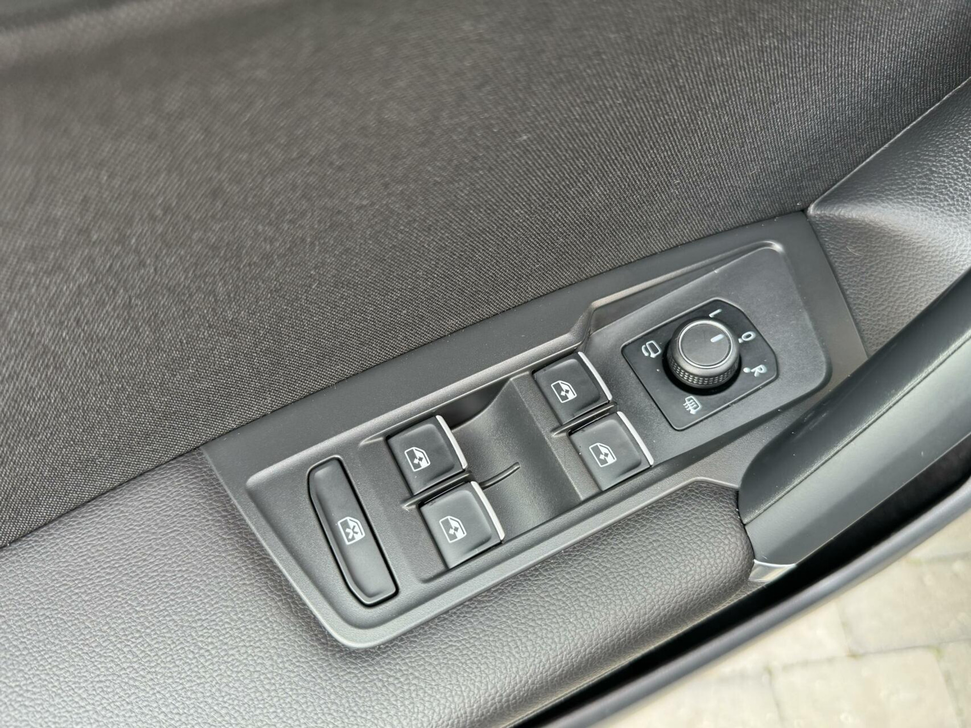 Volkswagen Tiguan Allspace 1.5 TSI R-line DSG | Panoramadak | Apple CarPlay | Navigatiesysteem | 19 inch velgen | Parkeersensoren voor en achter | Achteruitrijcamera 40045955-3.jpg | Timcars.nl