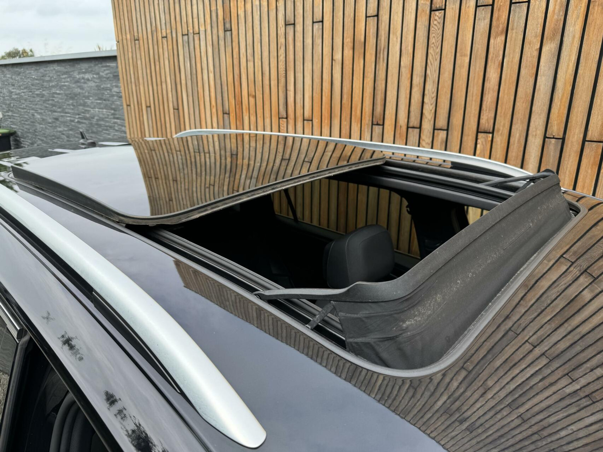 Volkswagen Tiguan Allspace 1.5 TSI R-line DSG | Panoramadak | Apple CarPlay | Navigatiesysteem | 19 inch velgen | Parkeersensoren voor en achter | Achteruitrijcamera 40045955-32.jpg | Timcars.nl