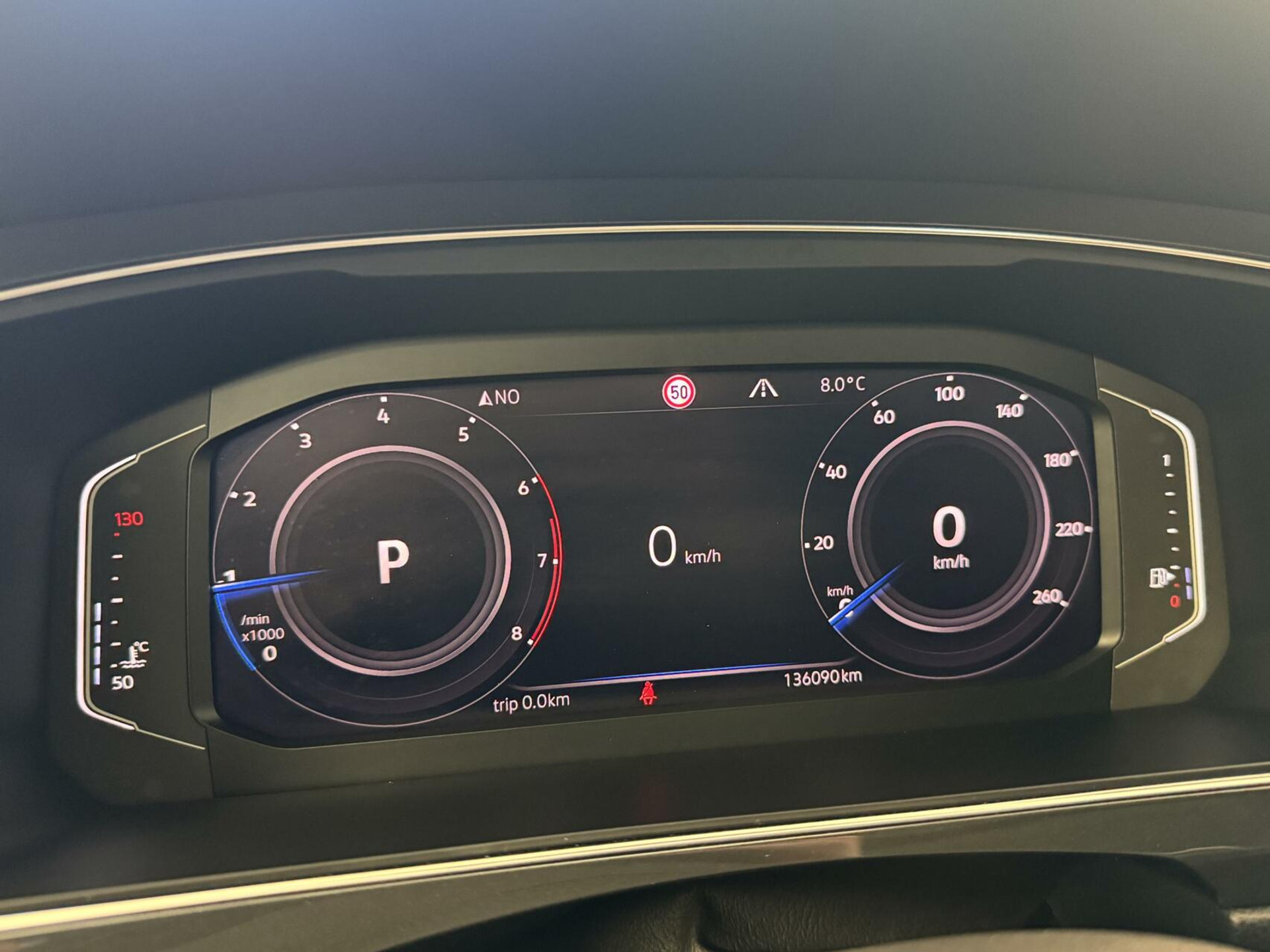 Volkswagen Tiguan Allspace 1.5 TSI R-line DSG | Panoramadak | Apple CarPlay | Navigatiesysteem | 19 inch velgen | Parkeersensoren voor en achter | Achteruitrijcamera 40045955-4.jpg | Timcars.nl