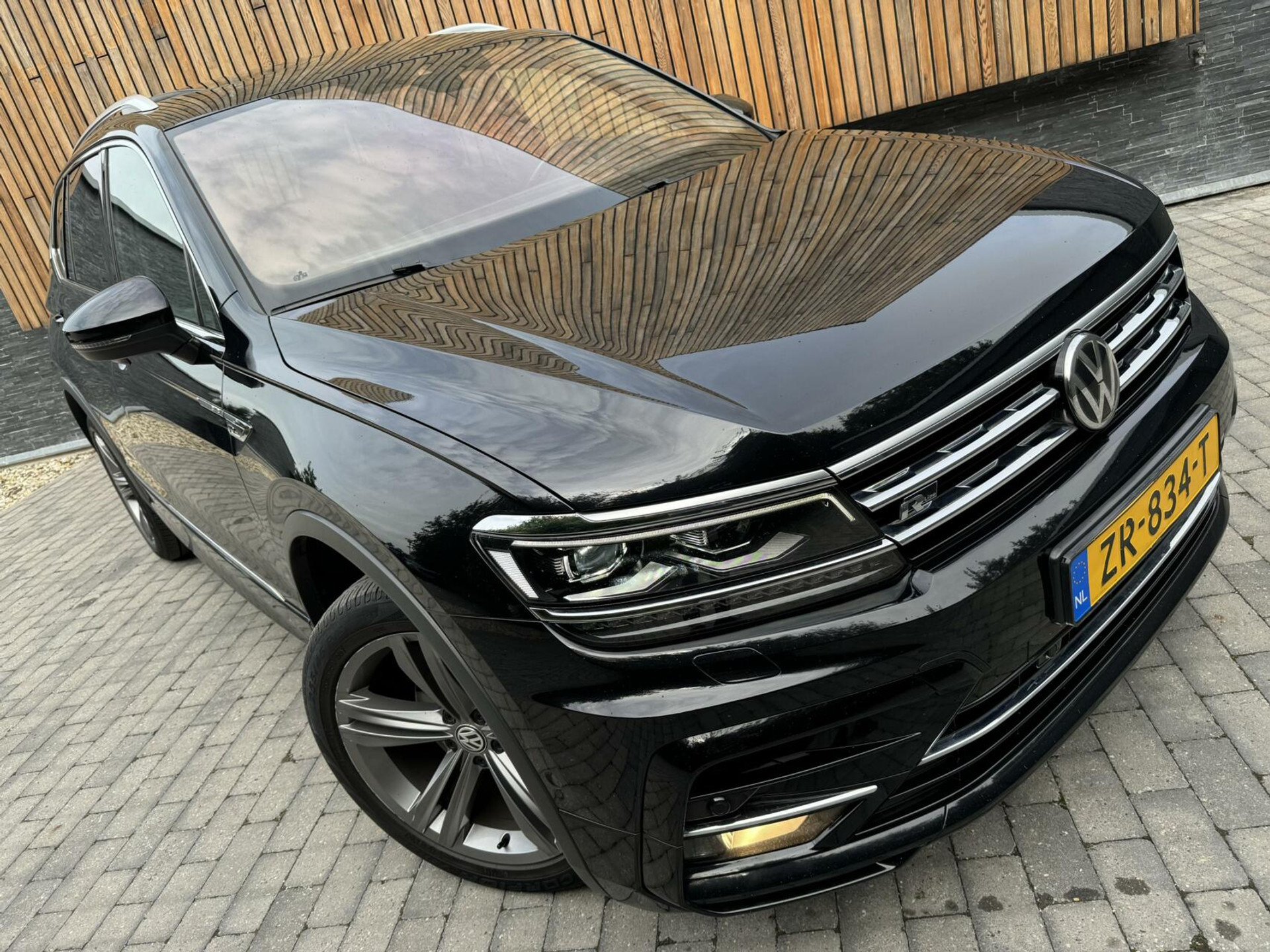 Volkswagen Tiguan Allspace 1.5 TSI R-line DSG | Panoramadak | Apple CarPlay | Navigatiesysteem | 19 inch velgen | Parkeersensoren voor en achter | Achteruitrijcamera 40045955-42.jpg | Timcars.nl