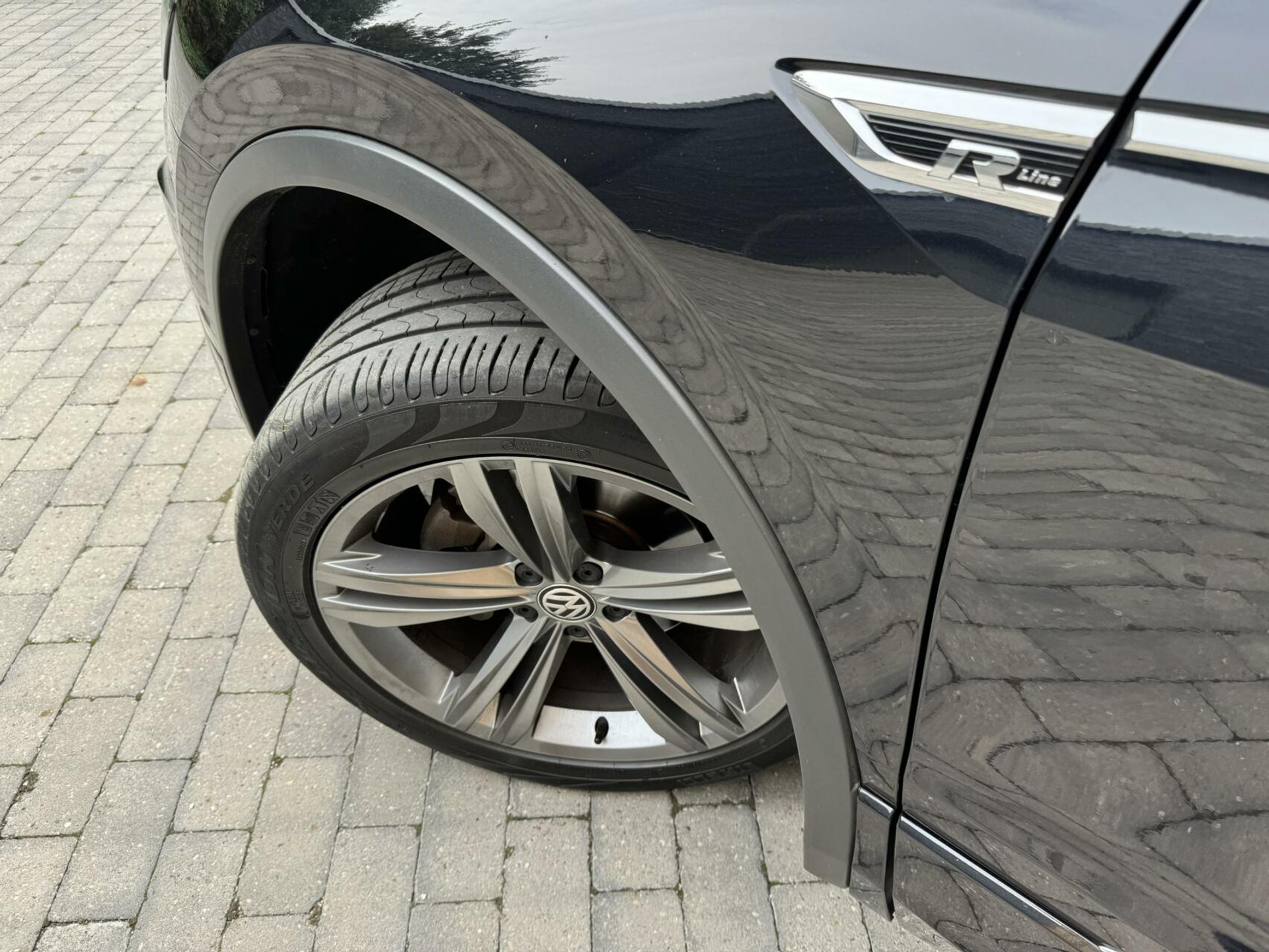 Volkswagen Tiguan Allspace 1.5 TSI R-line DSG | Panoramadak | Apple CarPlay | Navigatiesysteem | 19 inch velgen | Parkeersensoren voor en achter | Achteruitrijcamera 40045955-44.jpg | Timcars.nl