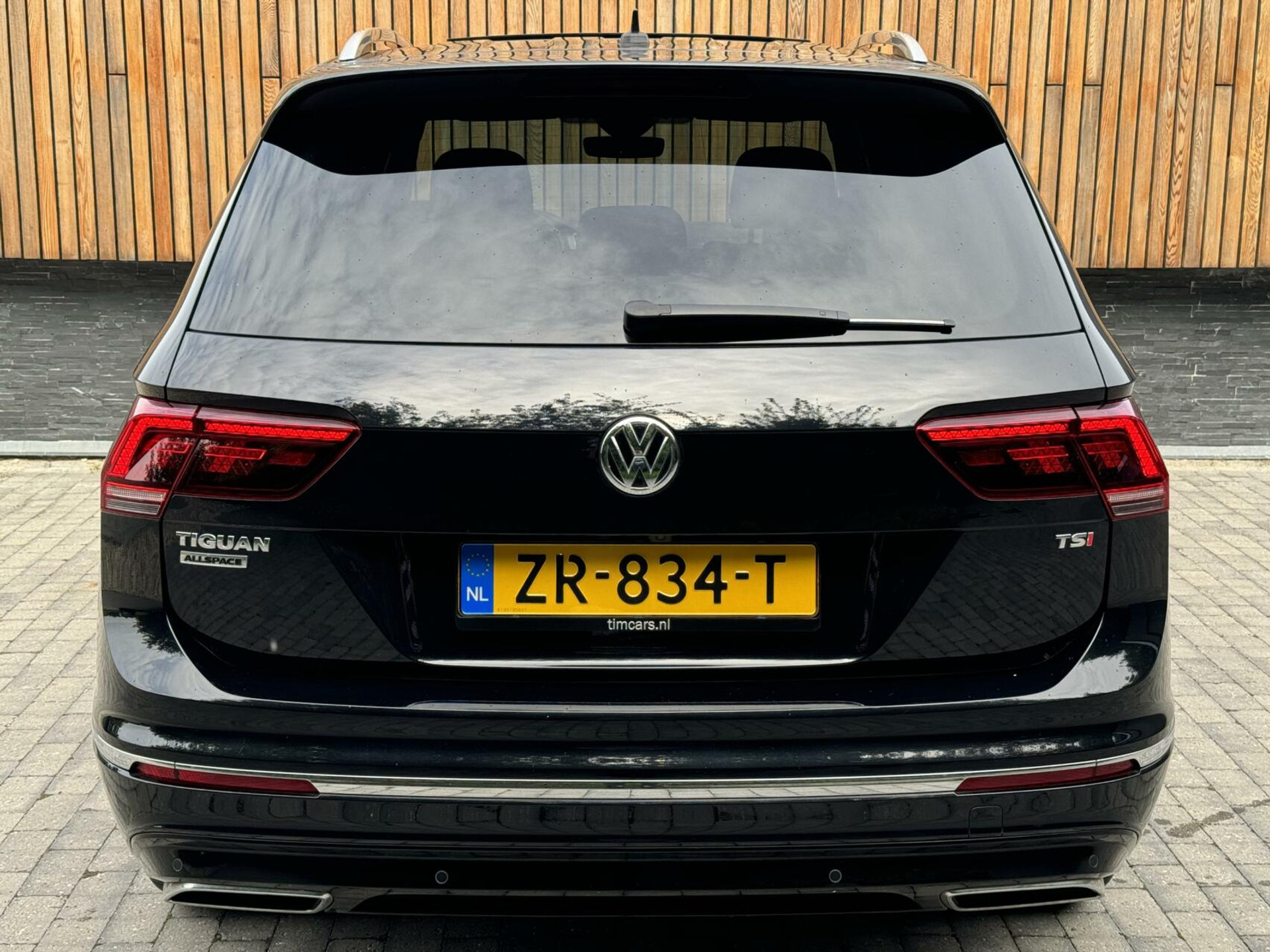 Volkswagen Tiguan Allspace 1.5 TSI R-line DSG | Panoramadak | Apple CarPlay | Navigatiesysteem | 19 inch velgen | Parkeersensoren voor en achter | Achteruitrijcamera 40045955-45.jpg | Timcars.nl