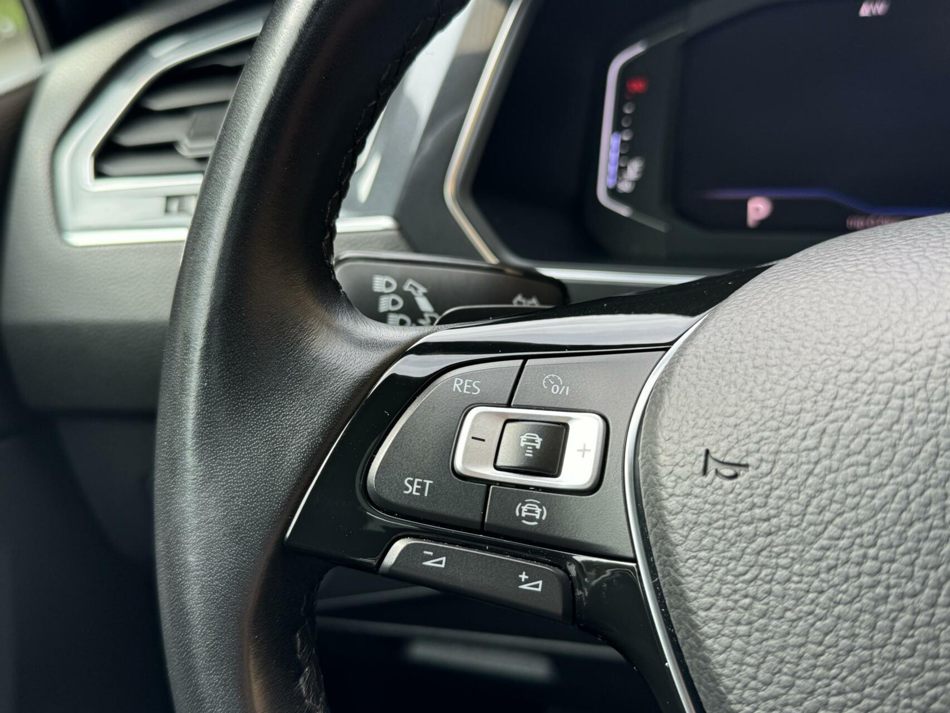 Volkswagen Tiguan Allspace 1.5 TSI R-line DSG | Panoramadak | Apple CarPlay | Navigatiesysteem | 19 inch velgen | Parkeersensoren voor en achter | Achteruitrijcamera 40045955-9.jpg | Timcars.nl