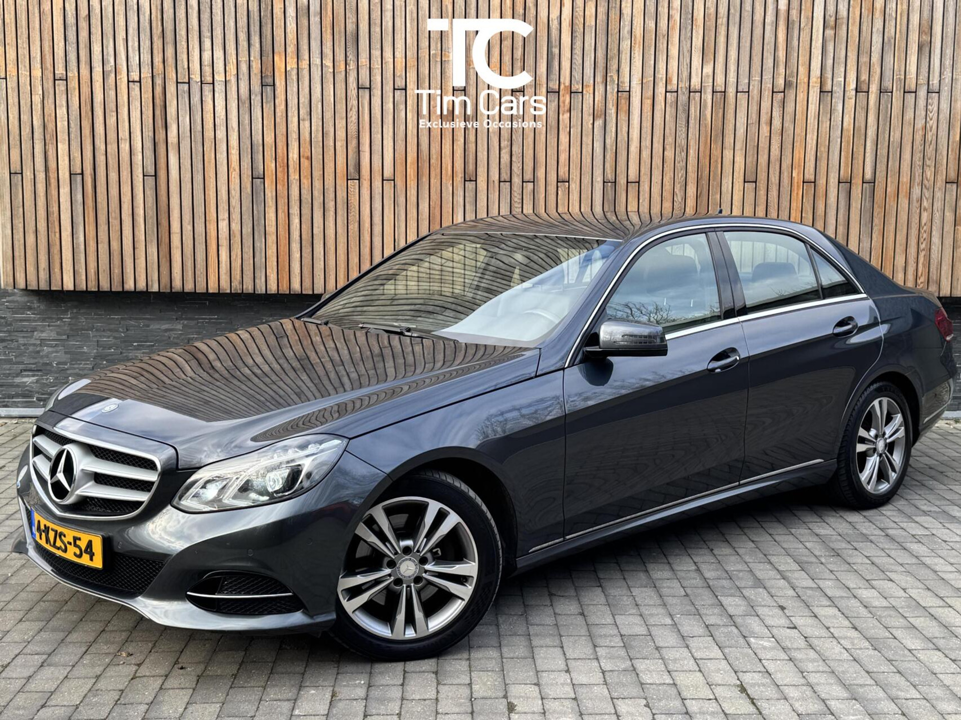 Mercedes-Benz E-Klasse 300d Avantgarde Automaat 231pk | LED lampen adaptief | Half-Leer/stof | Parkeersensoren voor en achter | Grootlichtassitent | Navigatiesysteem | Cruise control tempomat | Climate control 43259488-0.jpg | Timcars.nl