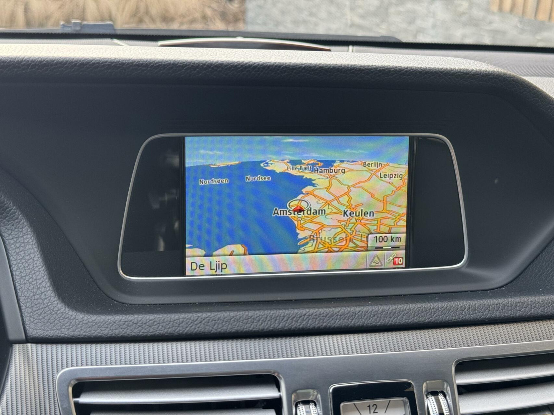 Mercedes-Benz E-Klasse 300d Avantgarde Automaat 231pk | LED lampen adaptief | Half-Leer/stof | Parkeersensoren voor en achter | Grootlichtassitent | Navigatiesysteem | Cruise control tempomat | Climate control 43259488-13.jpg | Timcars.nl