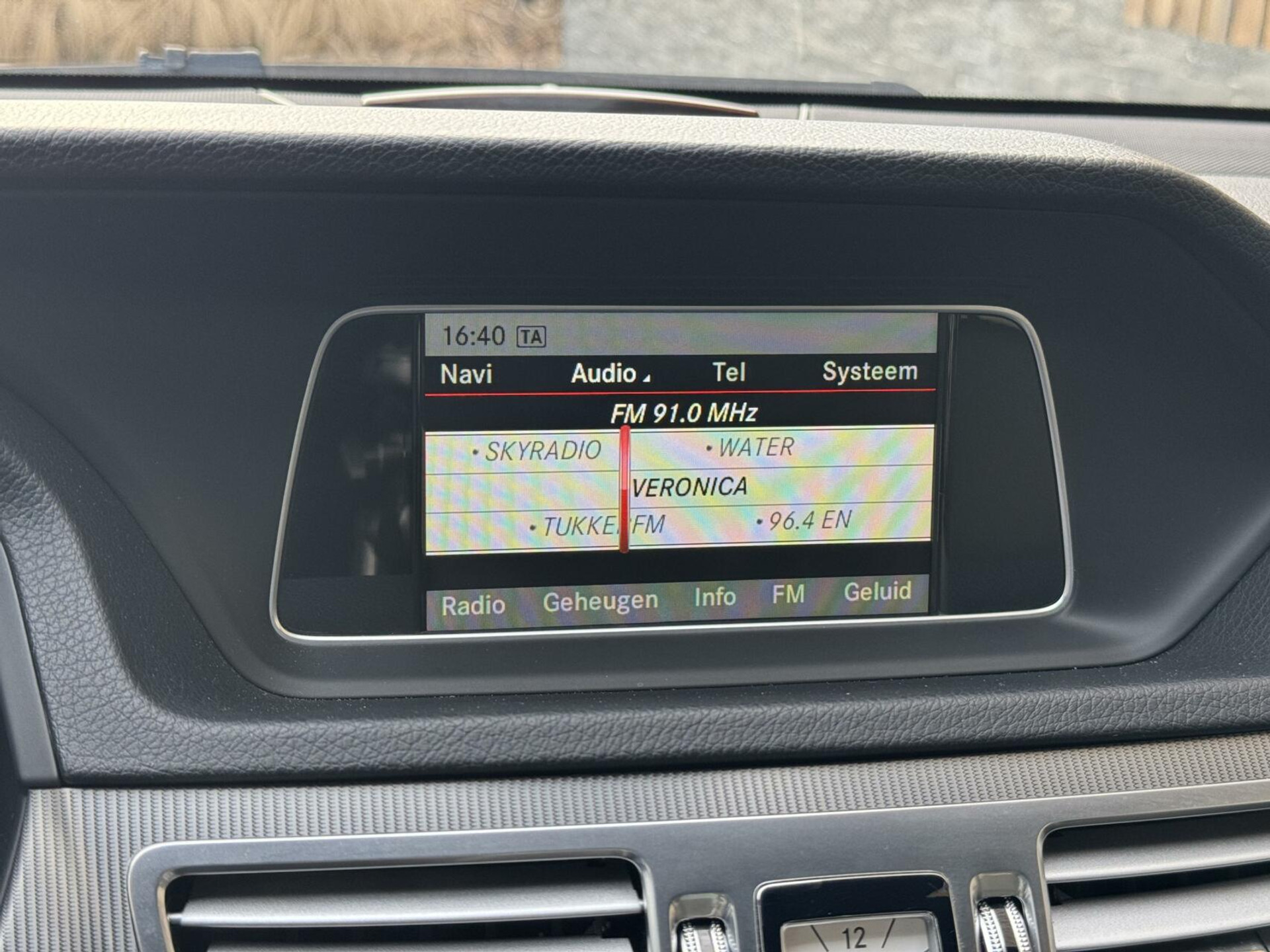 Mercedes-Benz E-Klasse 300d Avantgarde Automaat 231pk | LED lampen adaptief | Half-Leer/stof | Parkeersensoren voor en achter | Grootlichtassitent | Navigatiesysteem | Cruise control tempomat | Climate control 43259488-15.jpg | Timcars.nl