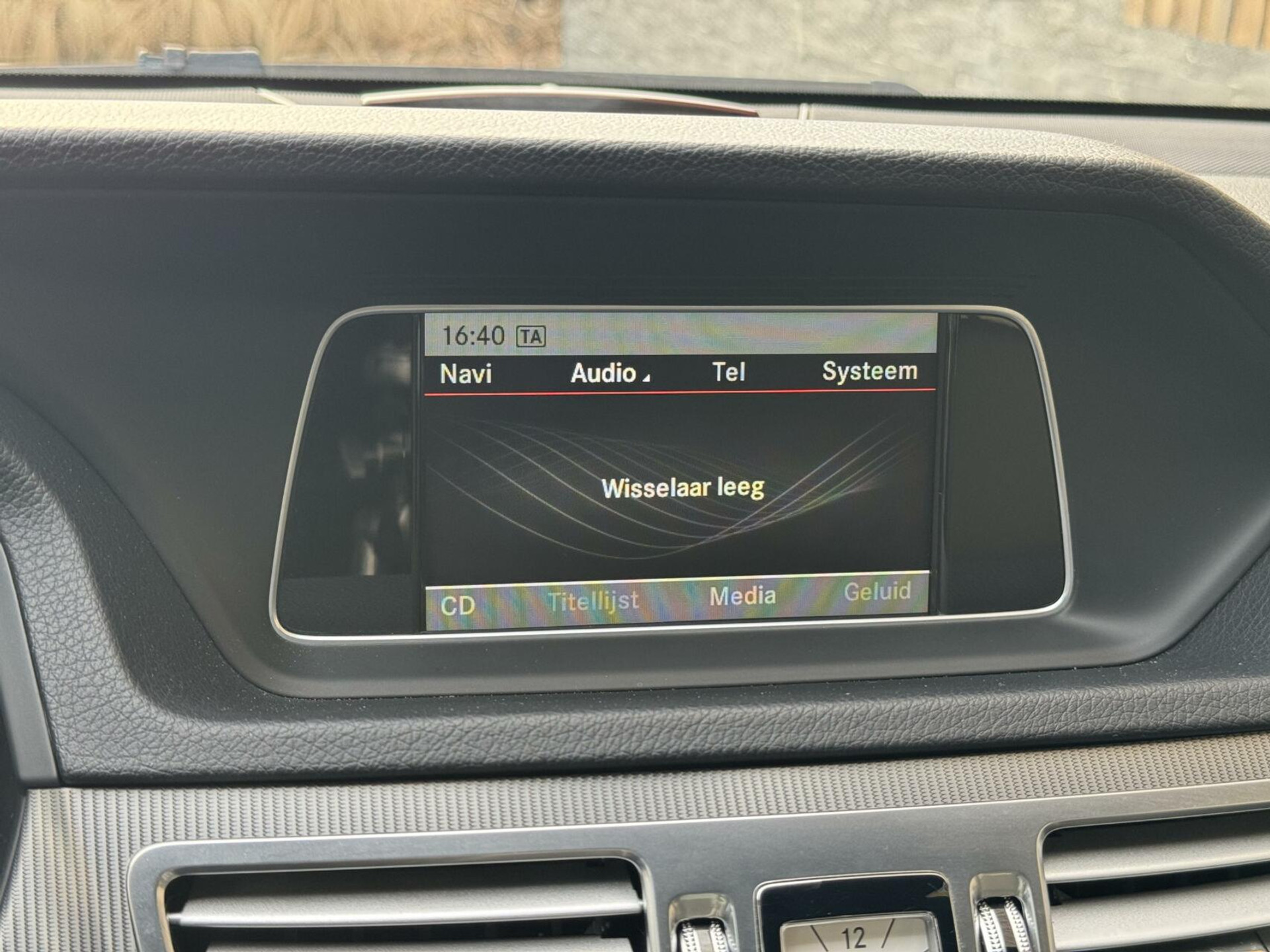 Mercedes-Benz E-Klasse 300d Avantgarde Automaat 231pk | LED lampen adaptief | Half-Leer/stof | Parkeersensoren voor en achter | Grootlichtassitent | Navigatiesysteem | Cruise control tempomat | Climate control 43259488-18.jpg | Timcars.nl