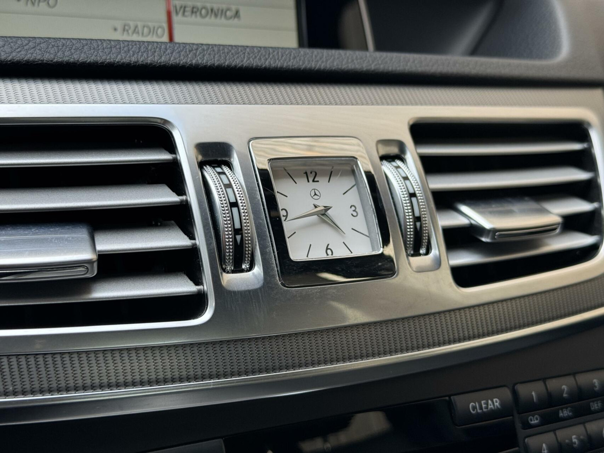 Mercedes-Benz E-Klasse 300d Avantgarde Automaat 231pk | LED lampen adaptief | Half-Leer/stof | Parkeersensoren voor en achter | Grootlichtassitent | Navigatiesysteem | Cruise control tempomat | Climate control 43259488-19.jpg | Timcars.nl