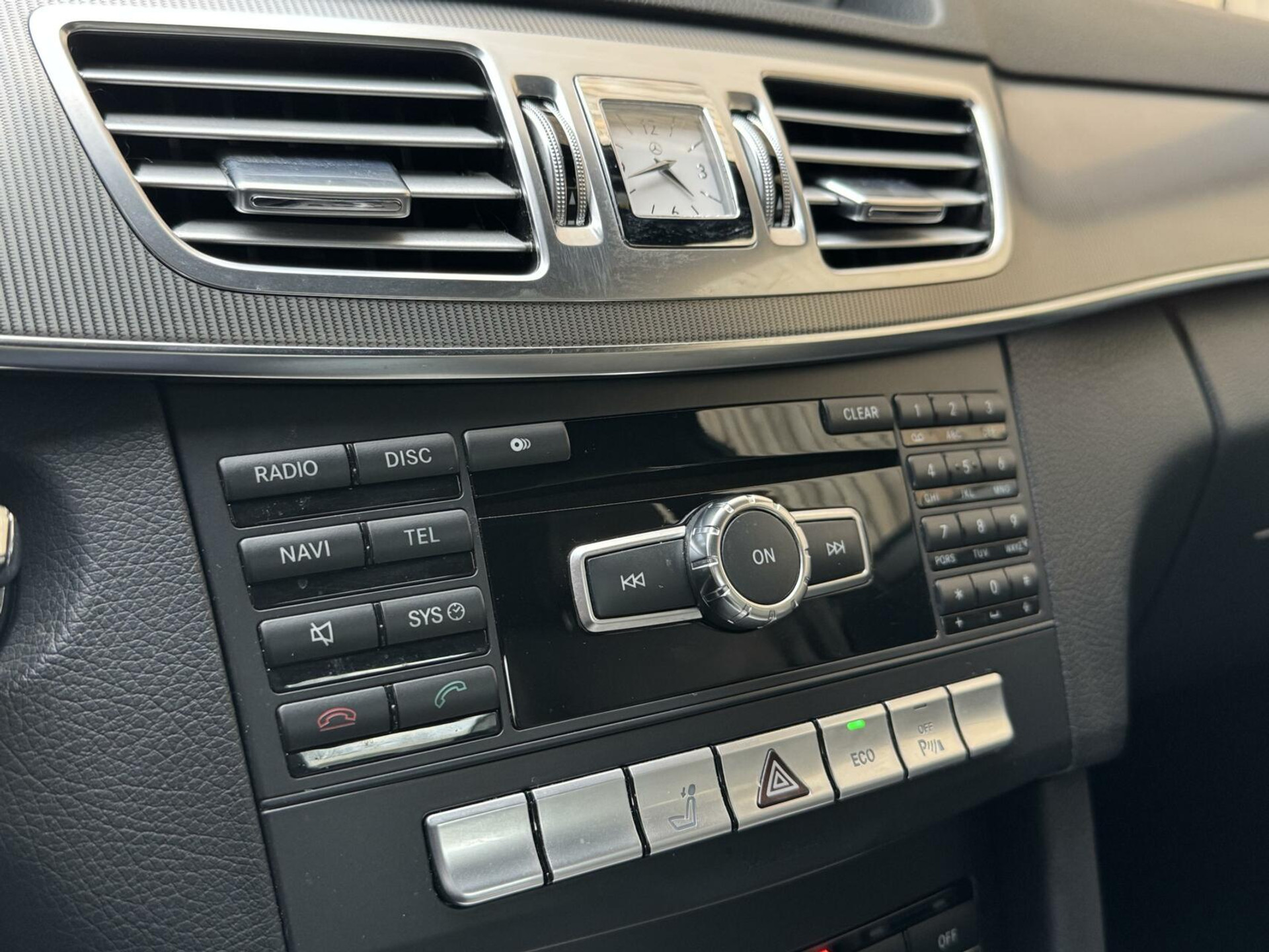 Mercedes-Benz E-Klasse 300d Avantgarde Automaat 231pk | LED lampen adaptief | Half-Leer/stof | Parkeersensoren voor en achter | Grootlichtassitent | Navigatiesysteem | Cruise control tempomat | Climate control 43259488-20.jpg | Timcars.nl