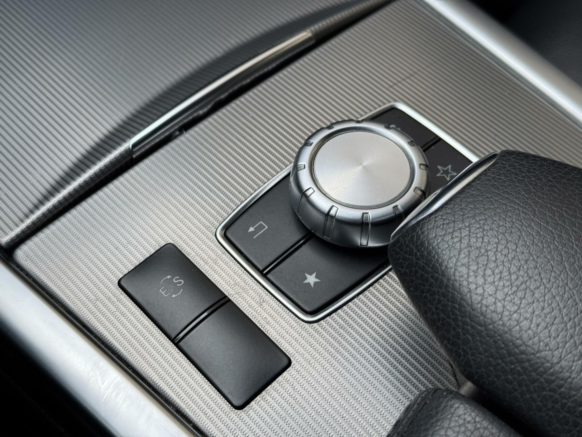 Mercedes-Benz E-Klasse 300d Avantgarde Automaat 231pk | LED lampen adaptief | Half-Leer/stof | Parkeersensoren voor en achter | Grootlichtassitent | Navigatiesysteem | Cruise control tempomat | Climate control 43259488-22.jpg | Timcars.nl