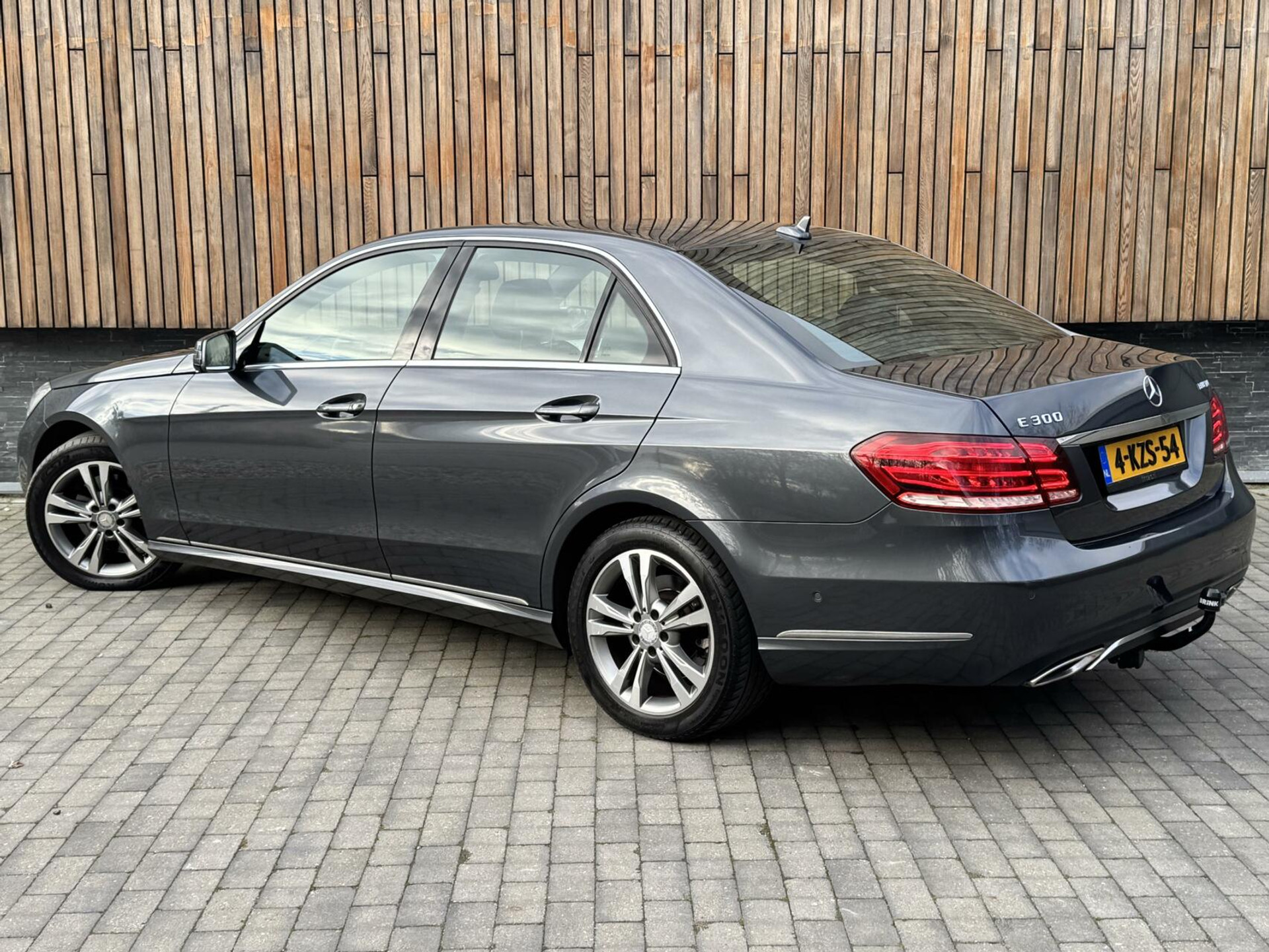 Mercedes-Benz E-Klasse 300d Avantgarde Automaat 231pk | LED lampen adaptief | Half-Leer/stof | Parkeersensoren voor en achter | Grootlichtassitent | Navigatiesysteem | Cruise control tempomat | Climate control 43259488-24.jpg | Timcars.nl