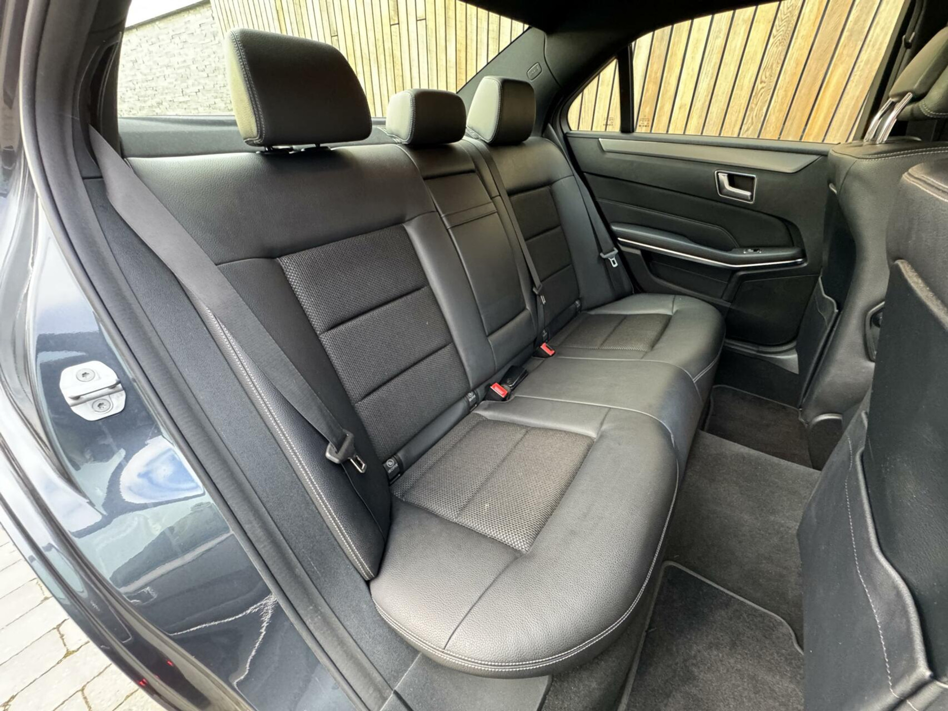 Mercedes-Benz E-Klasse 300d Avantgarde Automaat 231pk | LED lampen adaptief | Half-Leer/stof | Parkeersensoren voor en achter | Grootlichtassitent | Navigatiesysteem | Cruise control tempomat | Climate control 43259488-31.jpg | Timcars.nl