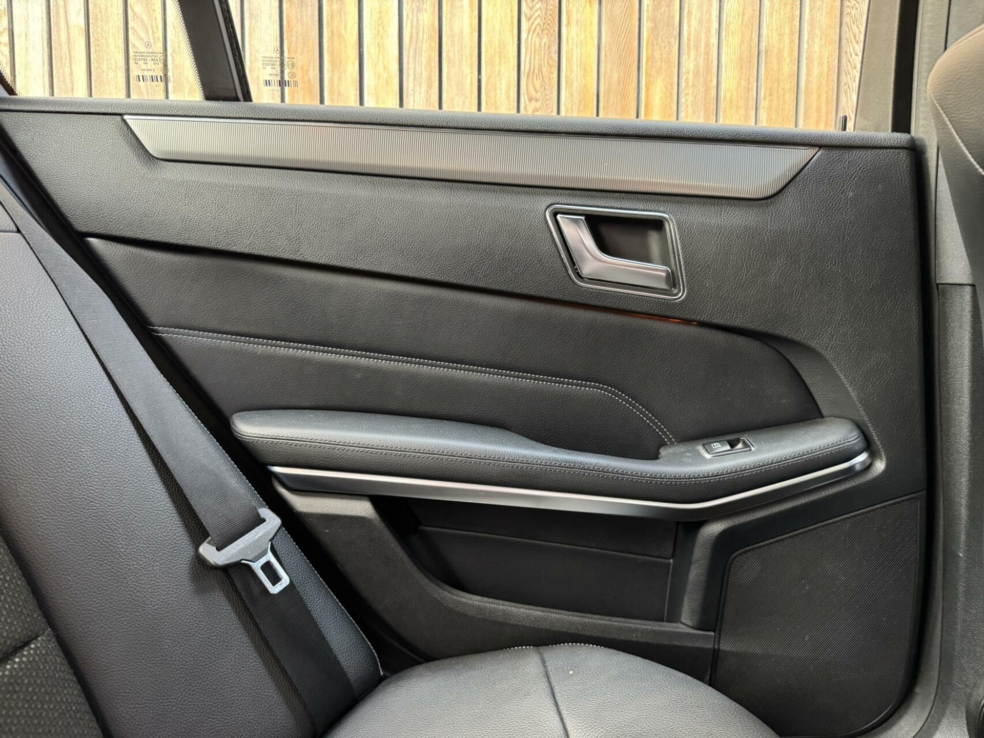 Mercedes-Benz E-Klasse 300d Avantgarde Automaat 231pk | LED lampen adaptief | Half-Leer/stof | Parkeersensoren voor en achter | Grootlichtassitent | Navigatiesysteem | Cruise control tempomat | Climate control 43259488-32.jpg | Timcars.nl