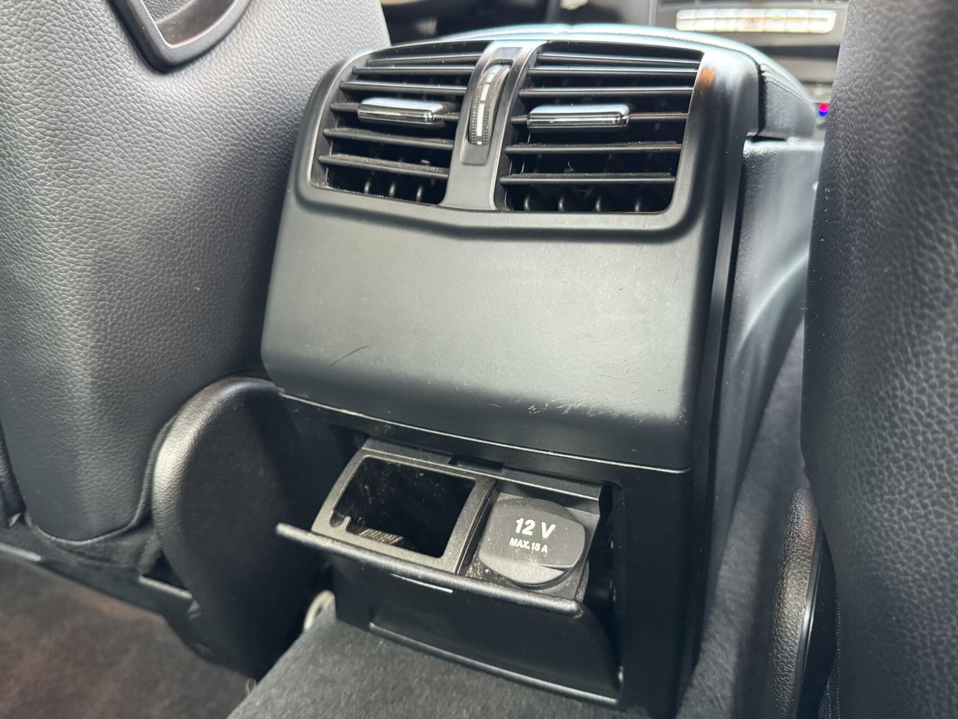 Mercedes-Benz E-Klasse 300d Avantgarde Automaat 231pk | LED lampen adaptief | Half-Leer/stof | Parkeersensoren voor en achter | Grootlichtassitent | Navigatiesysteem | Cruise control tempomat | Climate control 43259488-34.jpg | Timcars.nl