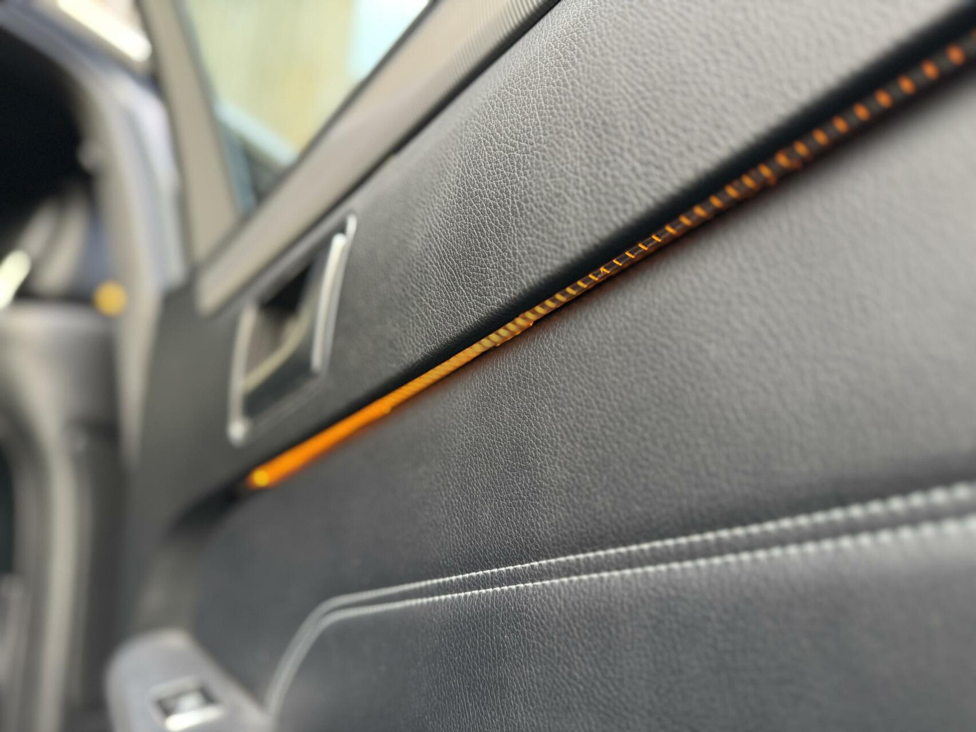 Mercedes-Benz E-Klasse 300d Avantgarde Automaat 231pk | LED lampen adaptief | Half-Leer/stof | Parkeersensoren voor en achter | Grootlichtassitent | Navigatiesysteem | Cruise control tempomat | Climate control 43259488-39.jpg | Timcars.nl