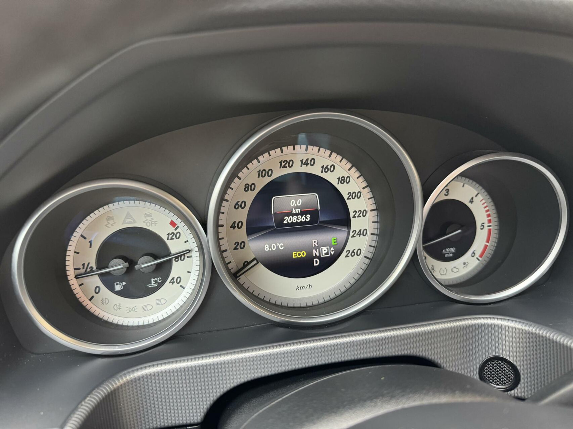 Mercedes-Benz E-Klasse 300d Avantgarde Automaat 231pk | LED lampen adaptief | Half-Leer/stof | Parkeersensoren voor en achter | Grootlichtassitent | Navigatiesysteem | Cruise control tempomat | Climate control 43259488-4.jpg | Timcars.nl