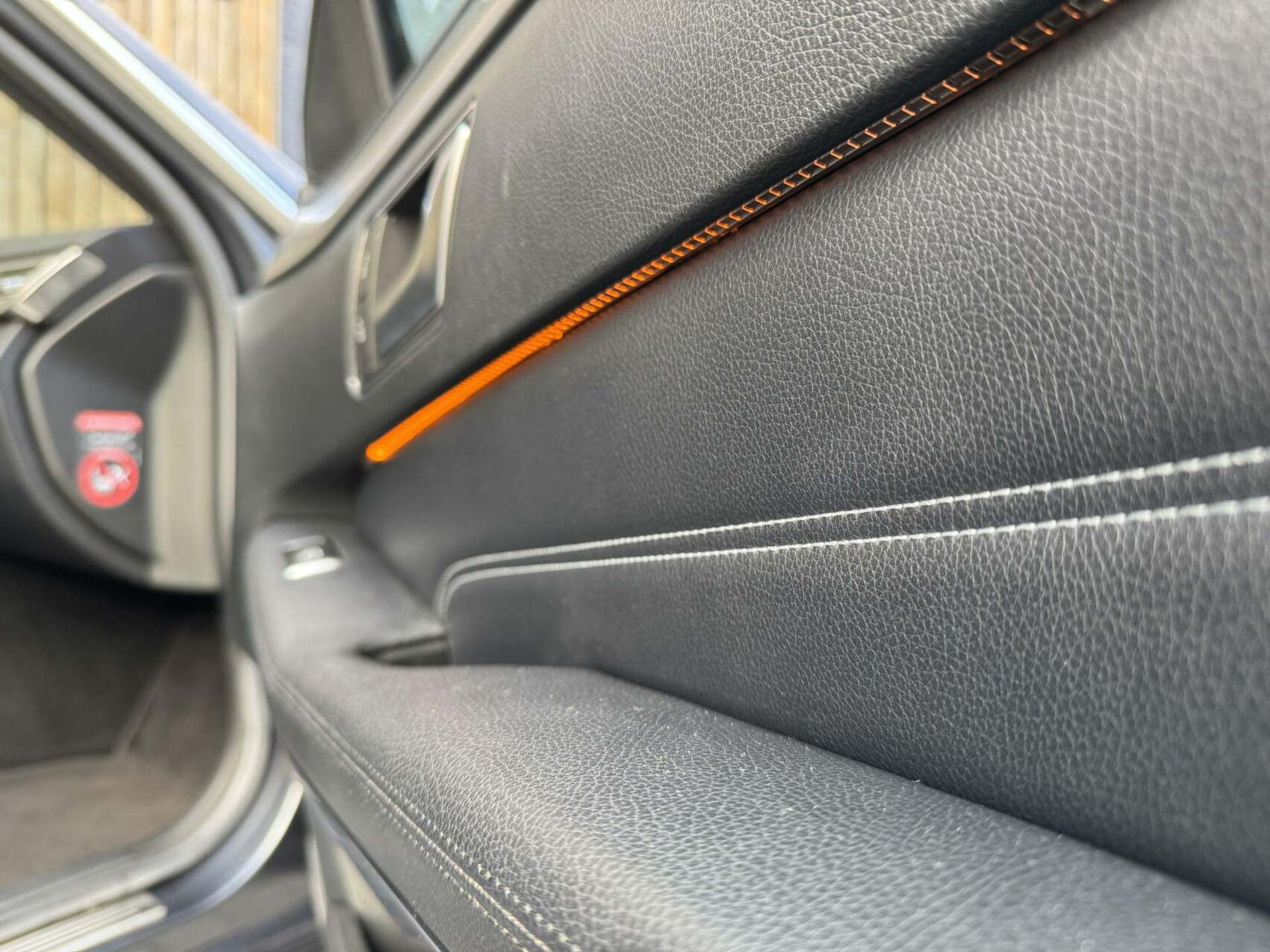 Mercedes-Benz E-Klasse 300d Avantgarde Automaat 231pk | LED lampen adaptief | Half-Leer/stof | Parkeersensoren voor en achter | Grootlichtassitent | Navigatiesysteem | Cruise control tempomat | Climate control 43259488-40.jpg | Timcars.nl