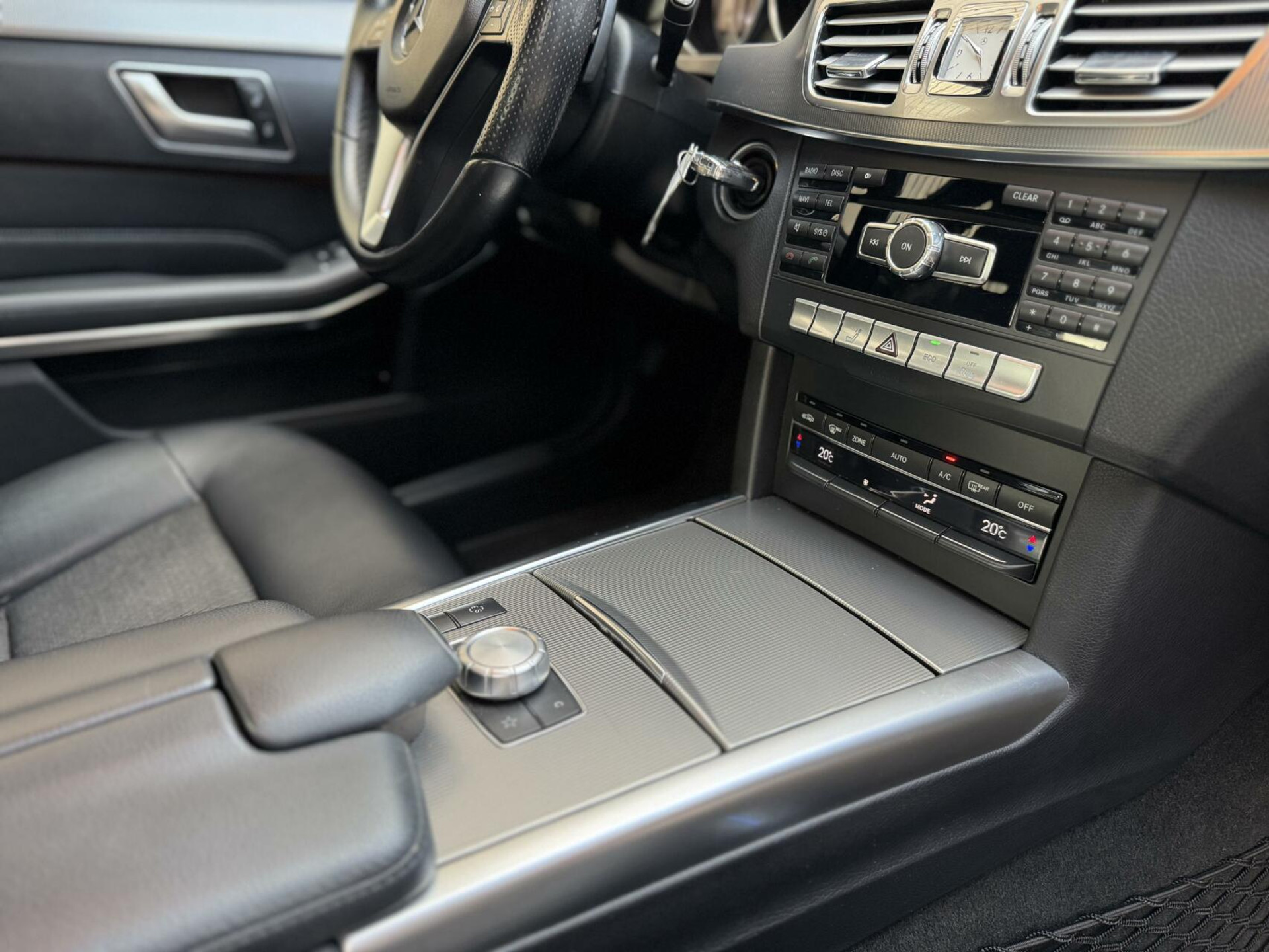 Mercedes-Benz E-Klasse 300d Avantgarde Automaat 231pk | LED lampen adaptief | Half-Leer/stof | Parkeersensoren voor en achter | Grootlichtassitent | Navigatiesysteem | Cruise control tempomat | Climate control 43259488-43.jpg | Timcars.nl