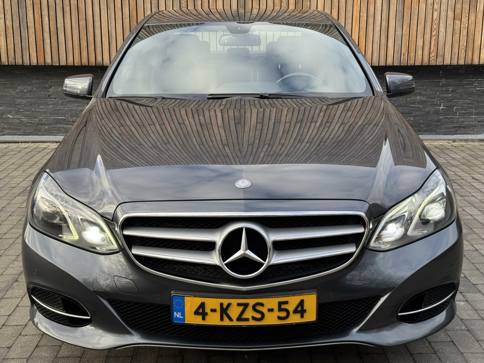 Mercedes-Benz E-Klasse 300d Avantgarde Automaat 231pk | LED lampen adaptief | Half-Leer/stof | Parkeersensoren voor en achter | Grootlichtassitent | Navigatiesysteem | Cruise control tempomat | Climate control 43259488-52.jpg | Timcars.nl
