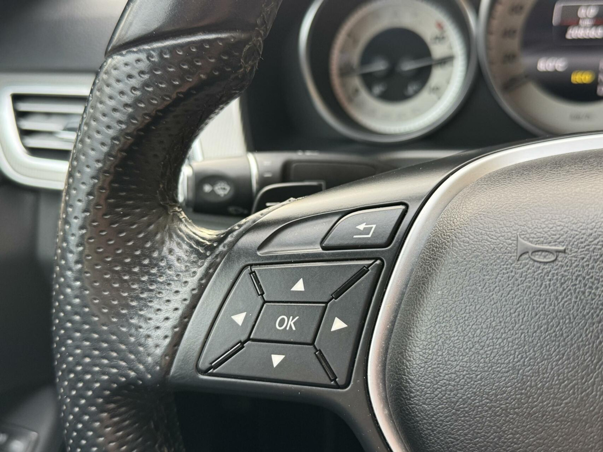 Mercedes-Benz E-Klasse 300d Avantgarde Automaat 231pk | LED lampen adaptief | Half-Leer/stof | Parkeersensoren voor en achter | Grootlichtassitent | Navigatiesysteem | Cruise control tempomat | Climate control 43259488-8.jpg | Timcars.nl