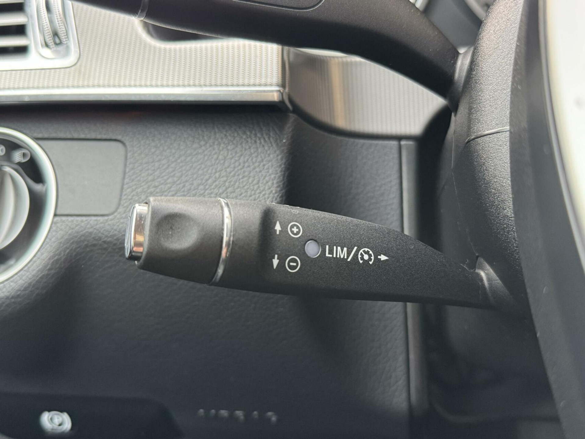 Mercedes-Benz E-Klasse 300d Avantgarde Automaat 231pk | LED lampen adaptief | Half-Leer/stof | Parkeersensoren voor en achter | Grootlichtassitent | Navigatiesysteem | Cruise control tempomat | Climate control 43259488-9.jpg | Timcars.nl