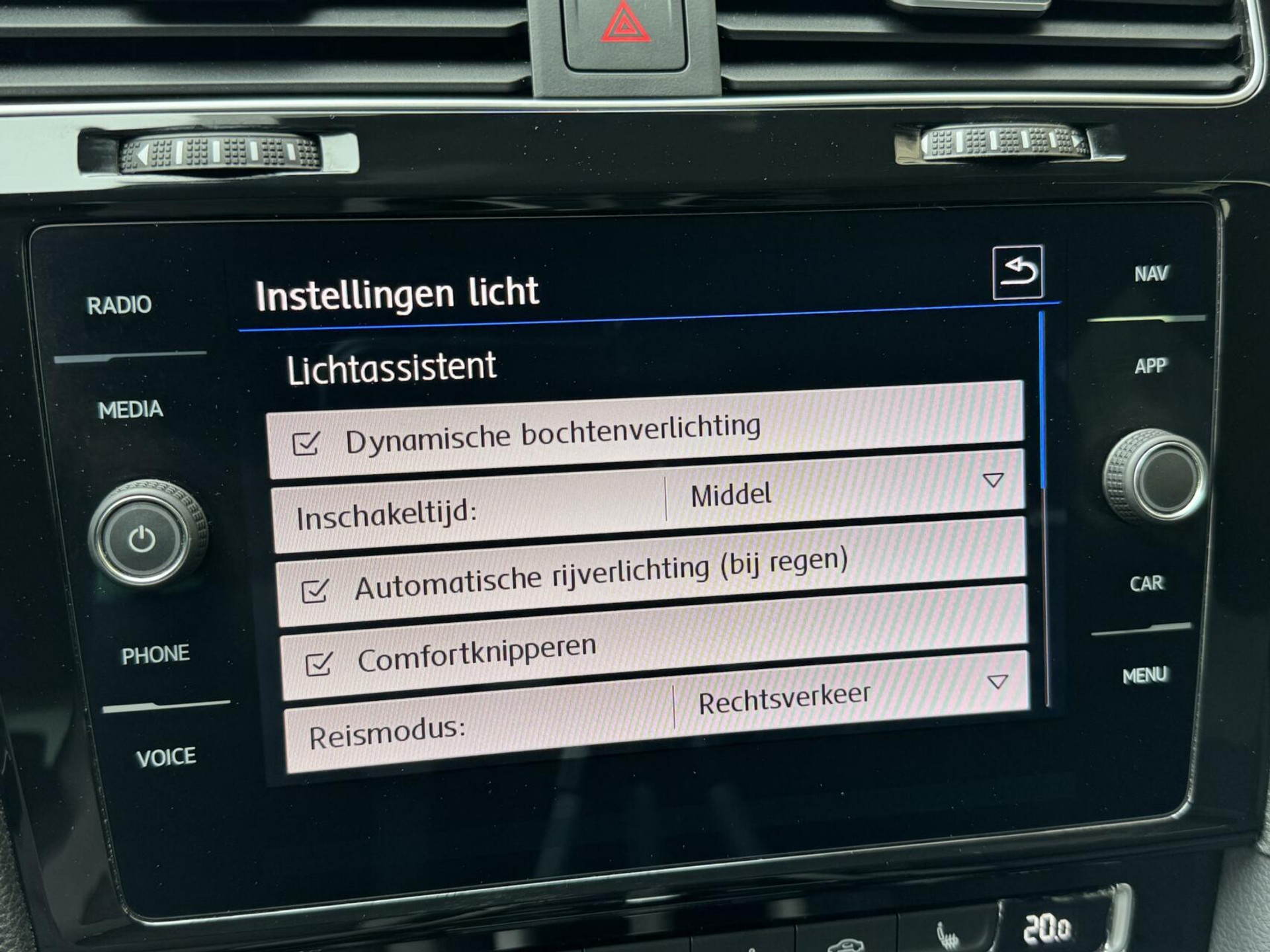 Volkswagen Golf Variant 1.5 TSI R-line Automaat | Navigatiesysteem | Apple CarPlay | Achteruitrijcamera | LED adaptief | Trekhaak afneembaar | Adaptieve cruise control | Parkeersensoren voor en achter 43746191-19.jpg | Timcars.nl
