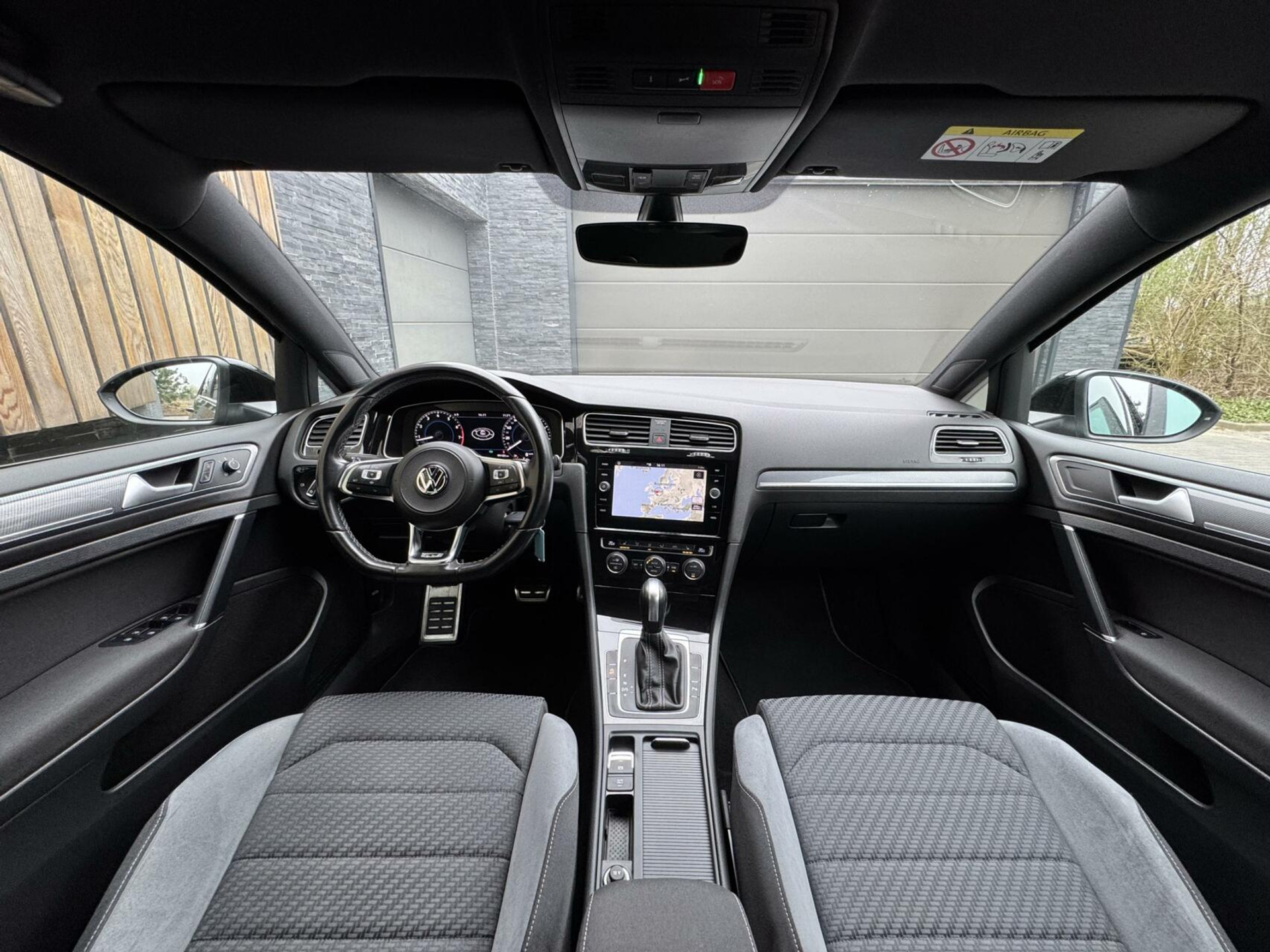 Volkswagen Golf Variant 1.5 TSI R-line Automaat | Navigatiesysteem | Apple CarPlay | Achteruitrijcamera | LED adaptief | Trekhaak afneembaar | Adaptieve cruise control | Parkeersensoren voor en achter 43746191-2.jpg | Timcars.nl