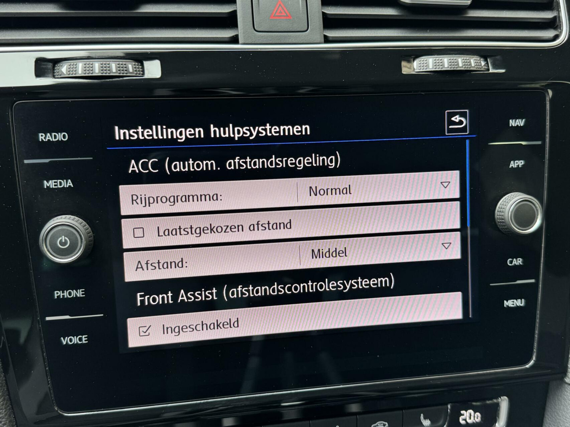 Volkswagen Golf Variant 1.5 TSI R-line Automaat | Navigatiesysteem | Apple CarPlay | Achteruitrijcamera | LED adaptief | Trekhaak afneembaar | Adaptieve cruise control | Parkeersensoren voor en achter 43746191-20.jpg | Timcars.nl
