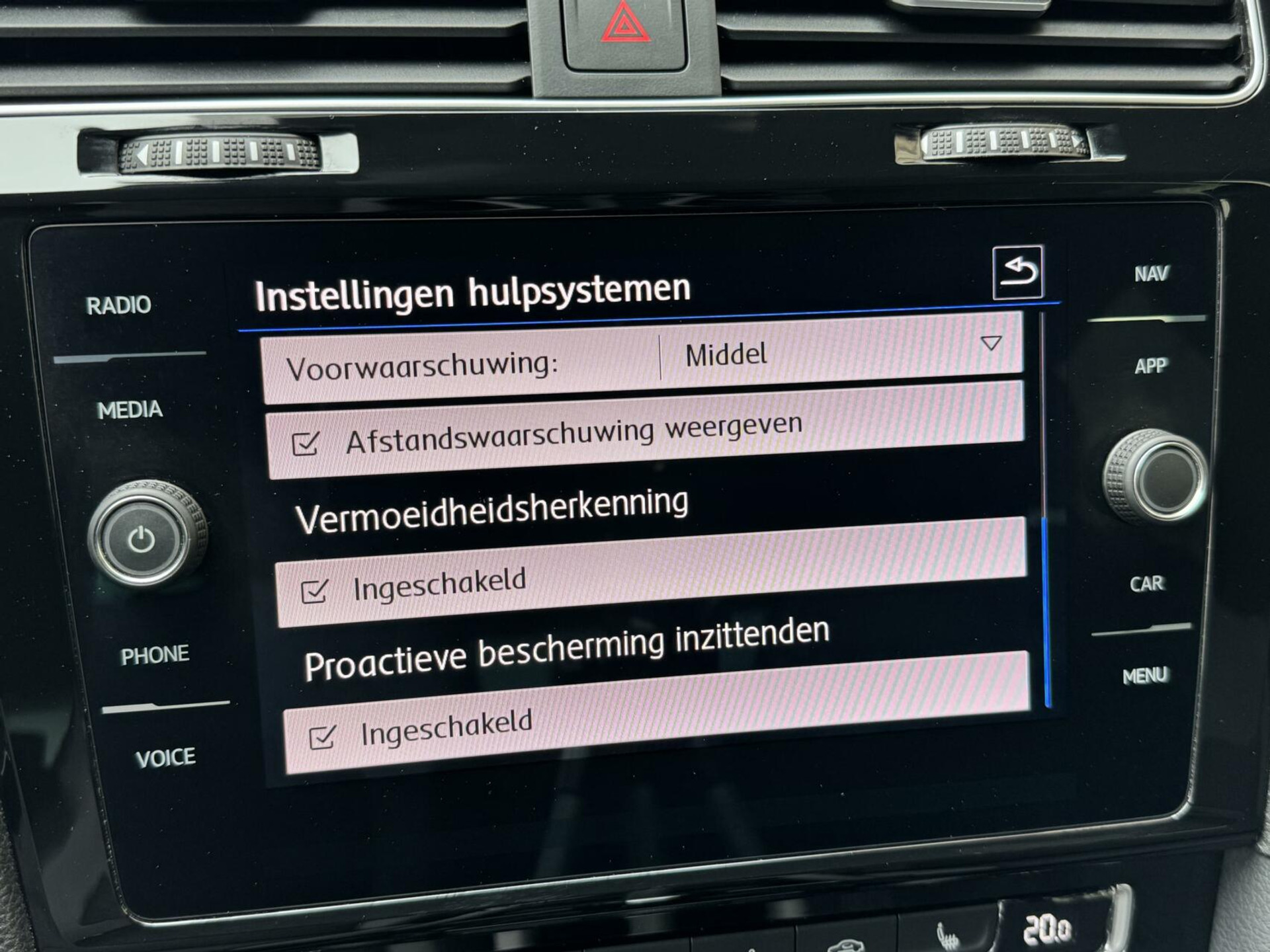 Volkswagen Golf Variant 1.5 TSI R-line Automaat | Navigatiesysteem | Apple CarPlay | Achteruitrijcamera | LED adaptief | Trekhaak afneembaar | Adaptieve cruise control | Parkeersensoren voor en achter 43746191-21.jpg | Timcars.nl