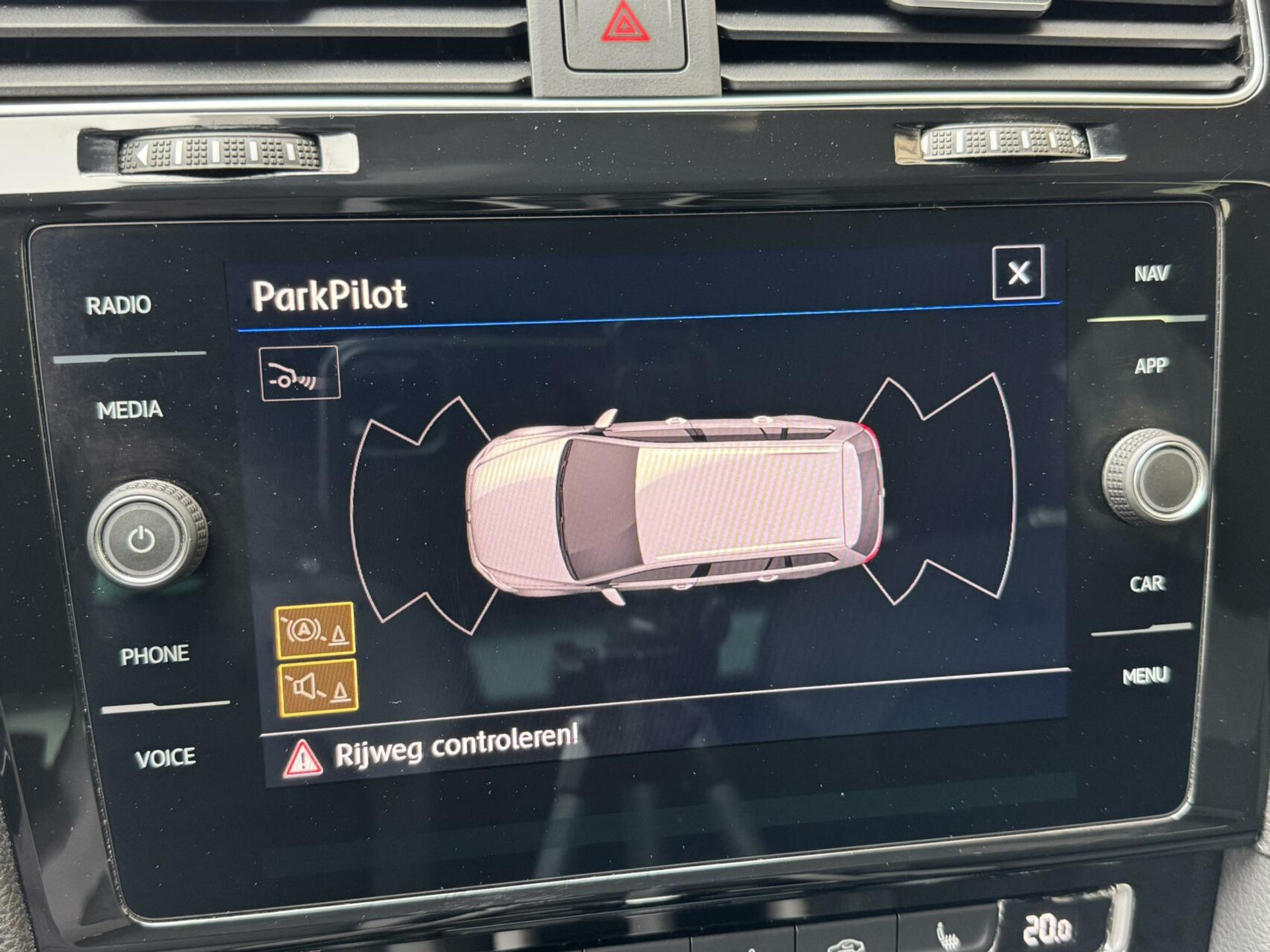 Volkswagen Golf Variant 1.5 TSI R-line Automaat | Navigatiesysteem | Apple CarPlay | Achteruitrijcamera | LED adaptief | Trekhaak afneembaar | Adaptieve cruise control | Parkeersensoren voor en achter 43746191-24.jpg | Timcars.nl