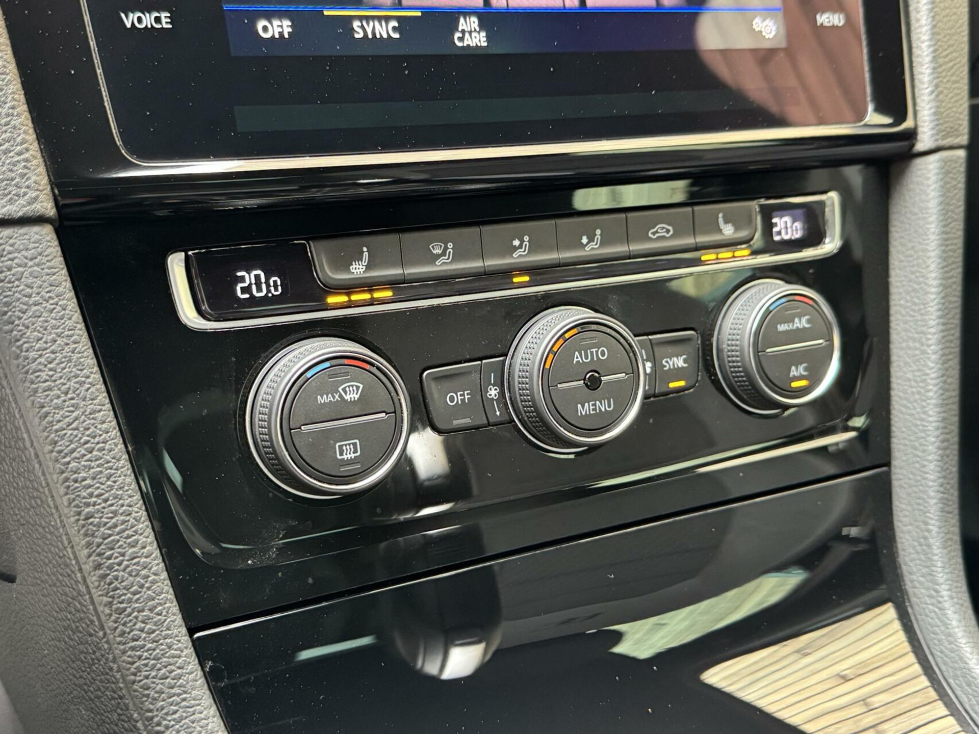 Volkswagen Golf Variant 1.5 TSI R-line Automaat | Navigatiesysteem | Apple CarPlay | Achteruitrijcamera | LED adaptief | Trekhaak afneembaar | Adaptieve cruise control | Parkeersensoren voor en achter 43746191-26.jpg | Timcars.nl