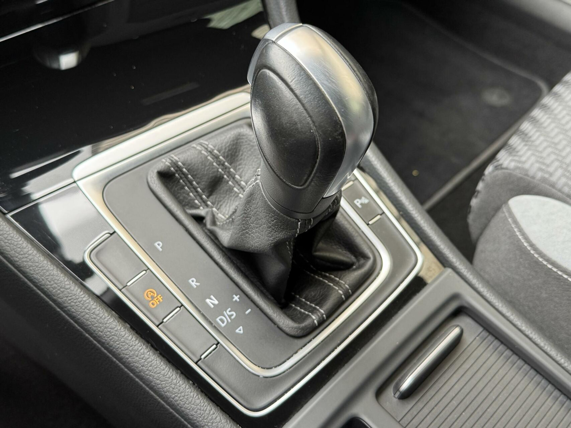 Volkswagen Golf Variant 1.5 TSI R-line Automaat | Navigatiesysteem | Apple CarPlay | Achteruitrijcamera | LED adaptief | Trekhaak afneembaar | Adaptieve cruise control | Parkeersensoren voor en achter 43746191-27.jpg | Timcars.nl