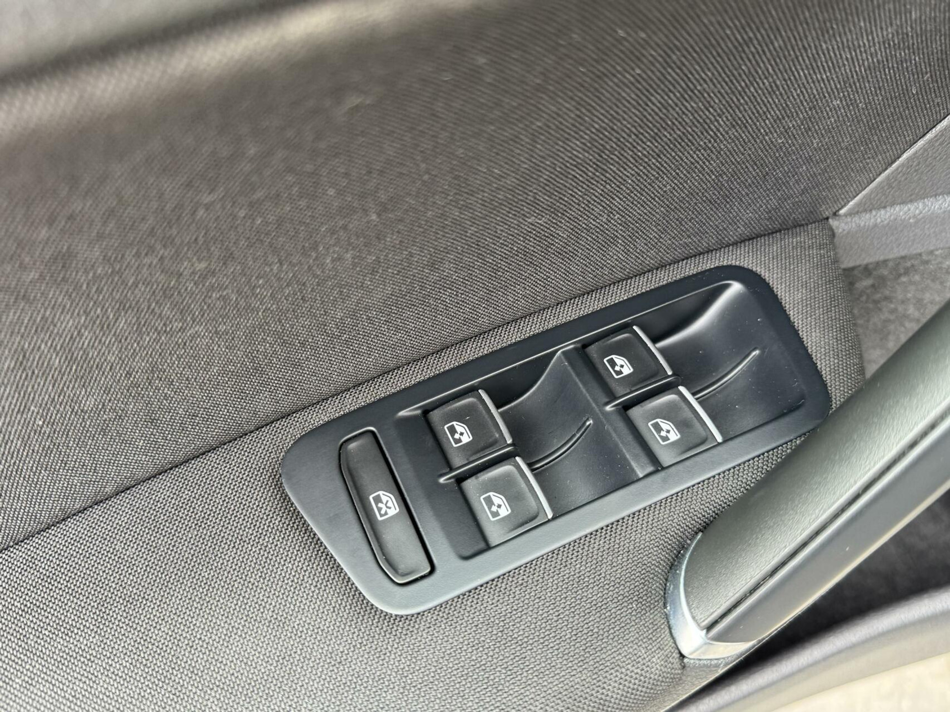 Volkswagen Golf Variant 1.5 TSI R-line Automaat | Navigatiesysteem | Apple CarPlay | Achteruitrijcamera | LED adaptief | Trekhaak afneembaar | Adaptieve cruise control | Parkeersensoren voor en achter 43746191-3.jpg | Timcars.nl