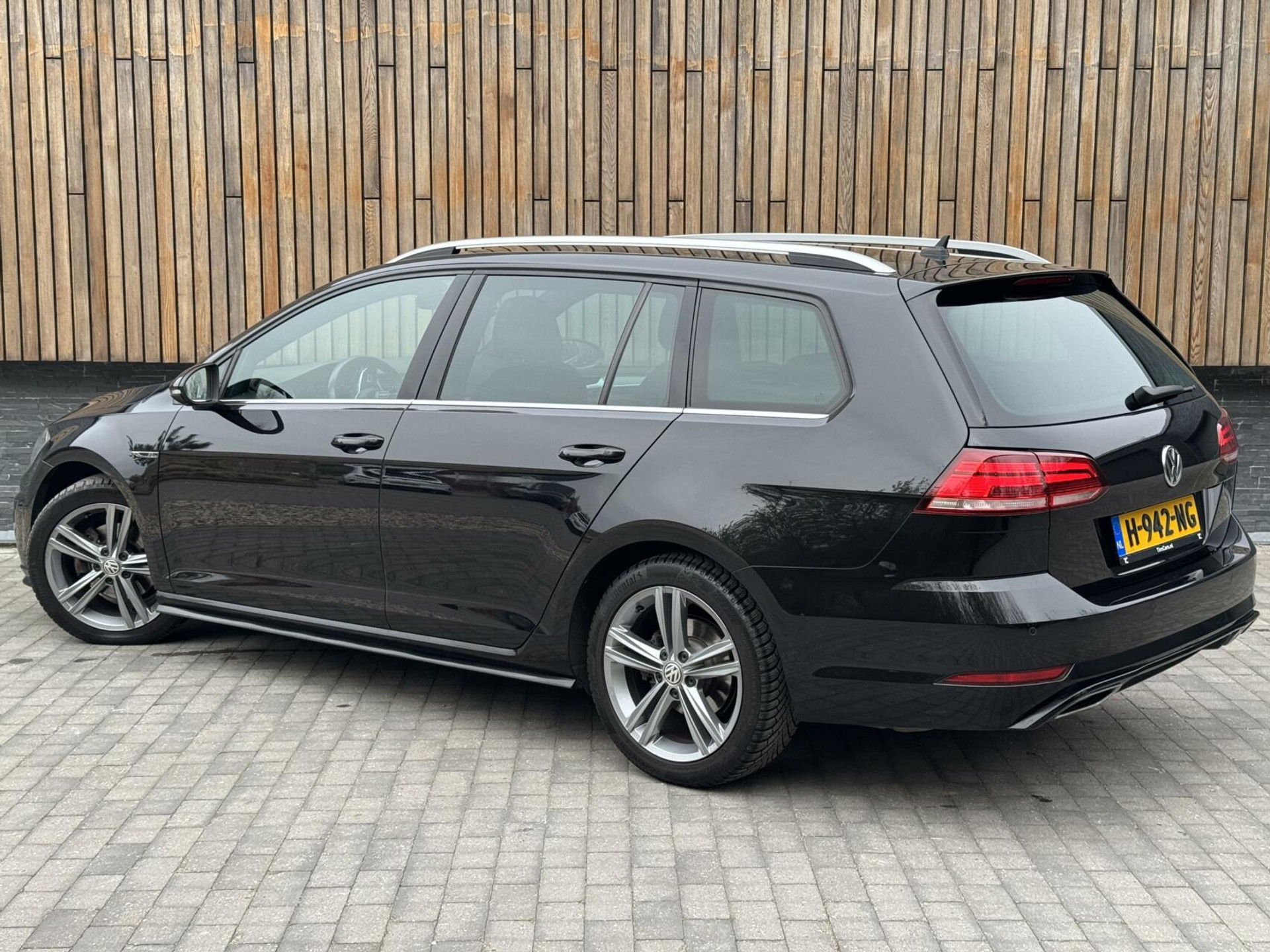 Volkswagen Golf Variant 1.5 TSI R-line Automaat | Navigatiesysteem | Apple CarPlay | Achteruitrijcamera | LED adaptief | Trekhaak afneembaar | Adaptieve cruise control | Parkeersensoren voor en achter 43746191-30.jpg | Timcars.nl