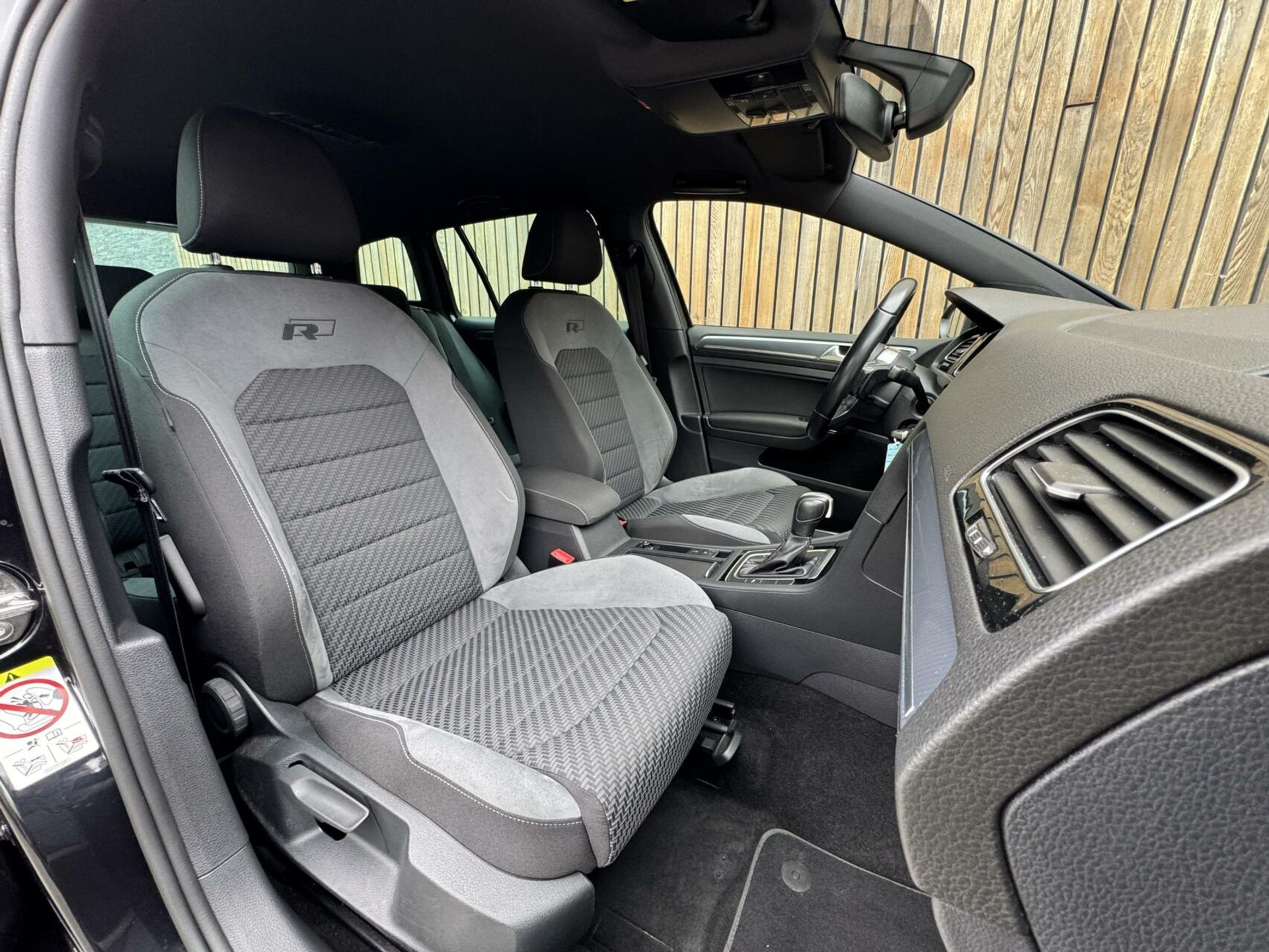 Volkswagen Golf Variant 1.5 TSI R-line Automaat | Navigatiesysteem | Apple CarPlay | Achteruitrijcamera | LED adaptief | Trekhaak afneembaar | Adaptieve cruise control | Parkeersensoren voor en achter 43746191-35.jpg | Timcars.nl