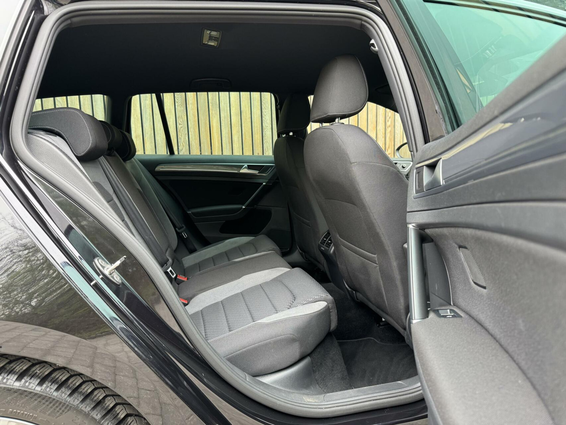 Volkswagen Golf Variant 1.5 TSI R-line Automaat | Navigatiesysteem | Apple CarPlay | Achteruitrijcamera | LED adaptief | Trekhaak afneembaar | Adaptieve cruise control | Parkeersensoren voor en achter 43746191-36.jpg | Timcars.nl