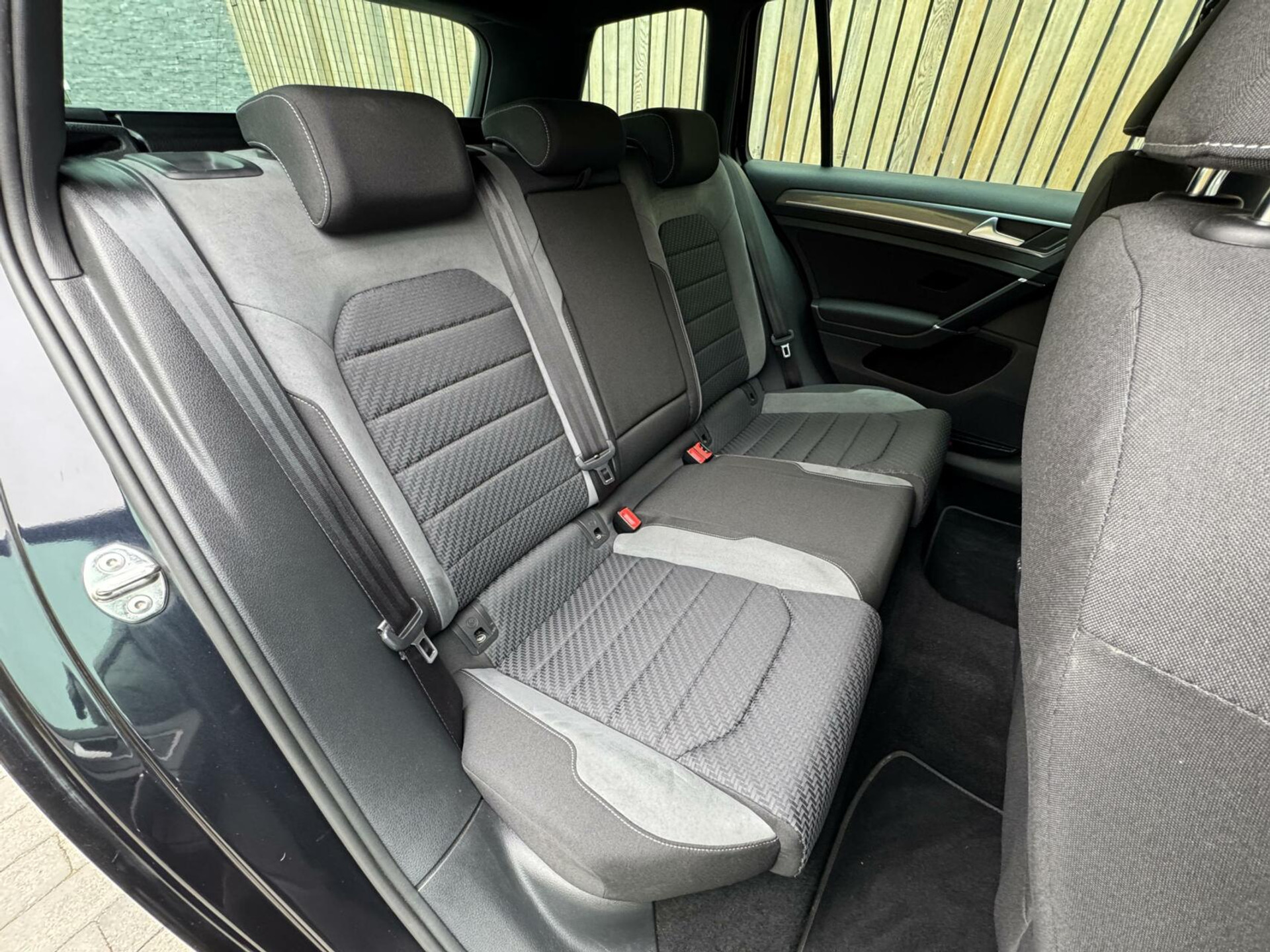 Volkswagen Golf Variant 1.5 TSI R-line Automaat | Navigatiesysteem | Apple CarPlay | Achteruitrijcamera | LED adaptief | Trekhaak afneembaar | Adaptieve cruise control | Parkeersensoren voor en achter 43746191-37.jpg | Timcars.nl