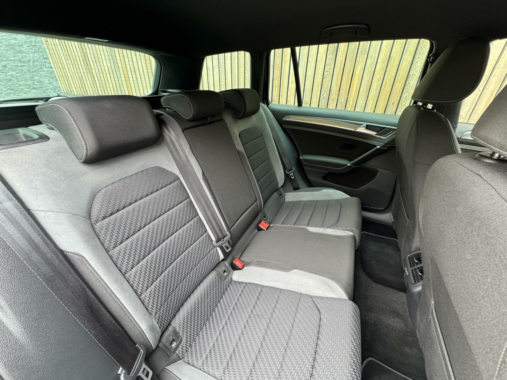 Volkswagen Golf Variant 1.5 TSI R-line Automaat | Navigatiesysteem | Apple CarPlay | Achteruitrijcamera | LED adaptief | Trekhaak afneembaar | Adaptieve cruise control | Parkeersensoren voor en achter 43746191-39.jpg | Timcars.nl