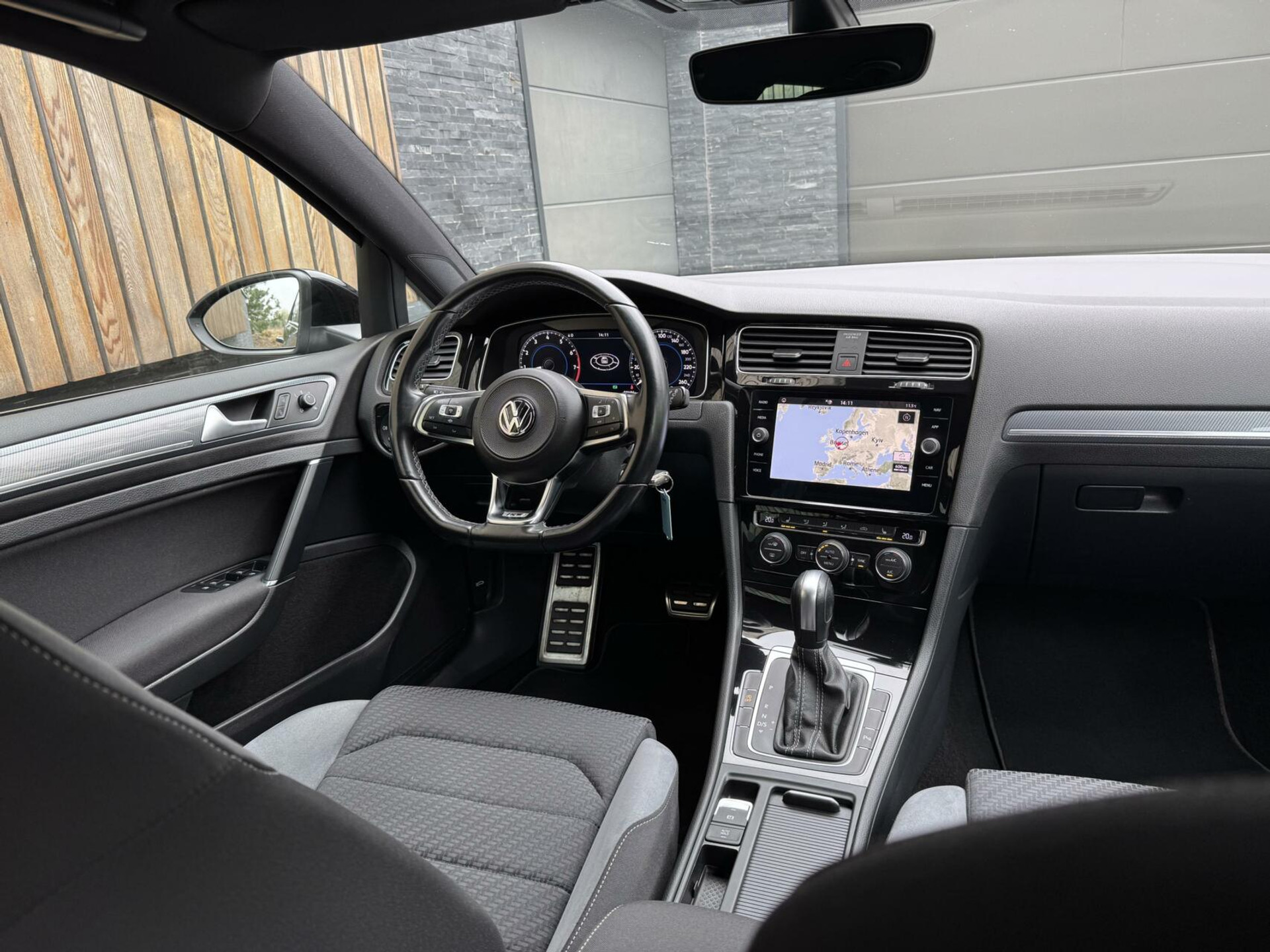Volkswagen Golf Variant 1.5 TSI R-line Automaat | Navigatiesysteem | Apple CarPlay | Achteruitrijcamera | LED adaptief | Trekhaak afneembaar | Adaptieve cruise control | Parkeersensoren voor en achter 43746191-43.jpg | Timcars.nl