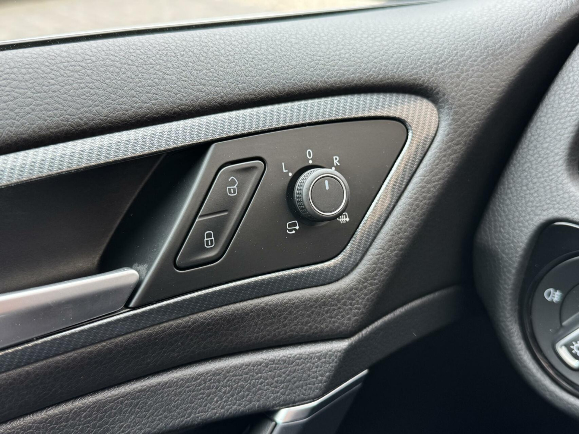 Volkswagen Golf Variant 1.5 TSI R-line Automaat | Navigatiesysteem | Apple CarPlay | Achteruitrijcamera | LED adaptief | Trekhaak afneembaar | Adaptieve cruise control | Parkeersensoren voor en achter 43746191-5.jpg | Timcars.nl