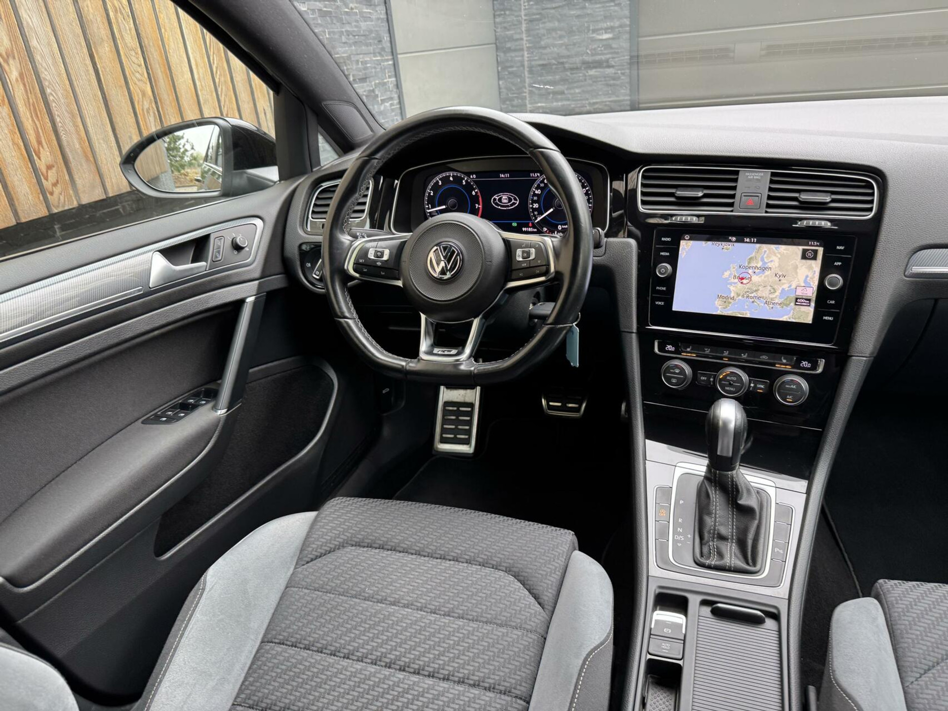 Volkswagen Golf Variant 1.5 TSI R-line Automaat | Navigatiesysteem | Apple CarPlay | Achteruitrijcamera | LED adaptief | Trekhaak afneembaar | Adaptieve cruise control | Parkeersensoren voor en achter 43746191-6.jpg | Timcars.nl