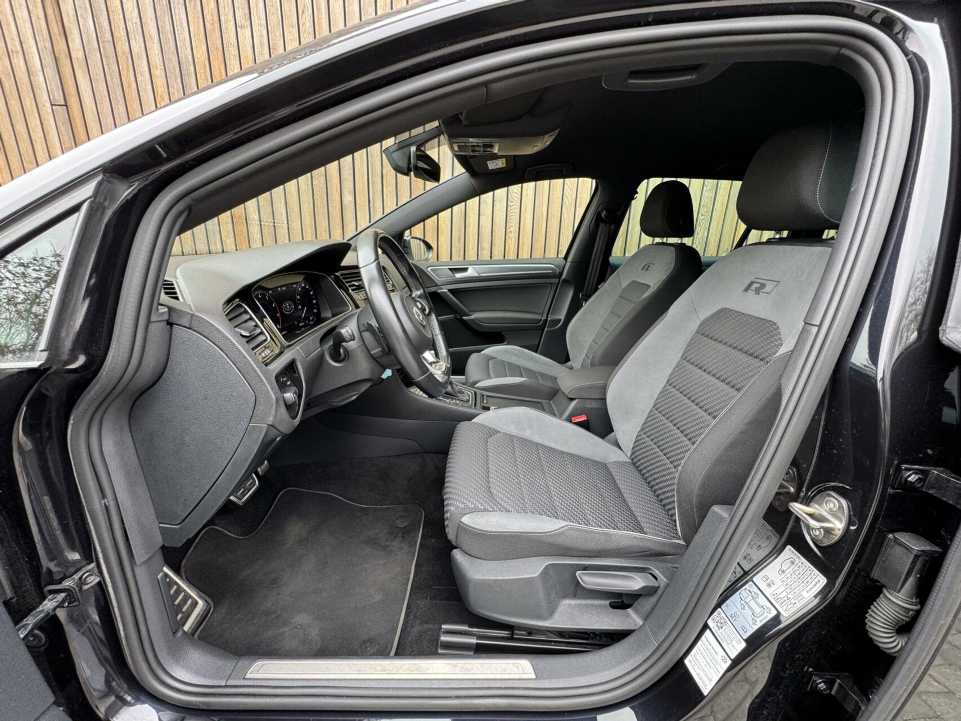 Volkswagen Golf Variant 1.5 TSI R-line Automaat | Navigatiesysteem | Apple CarPlay | Achteruitrijcamera | LED adaptief | Trekhaak afneembaar | Adaptieve cruise control | Parkeersensoren voor en achter 43746191-8.jpg | Timcars.nl